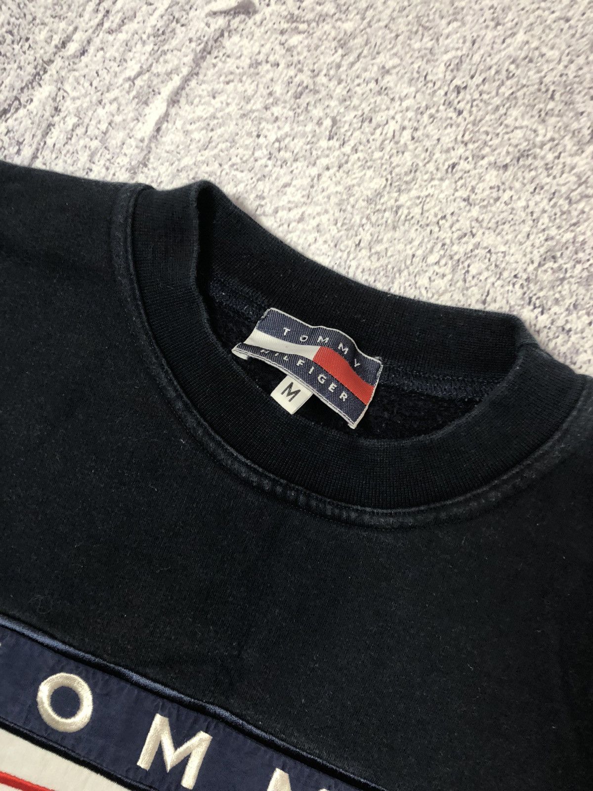 Tommy Hilfiger × Vintage Men’s sweater Tommy Hilfiger size M big logo y2k street Size US M / EU 48-50 / 2 - 5 Thumbnail