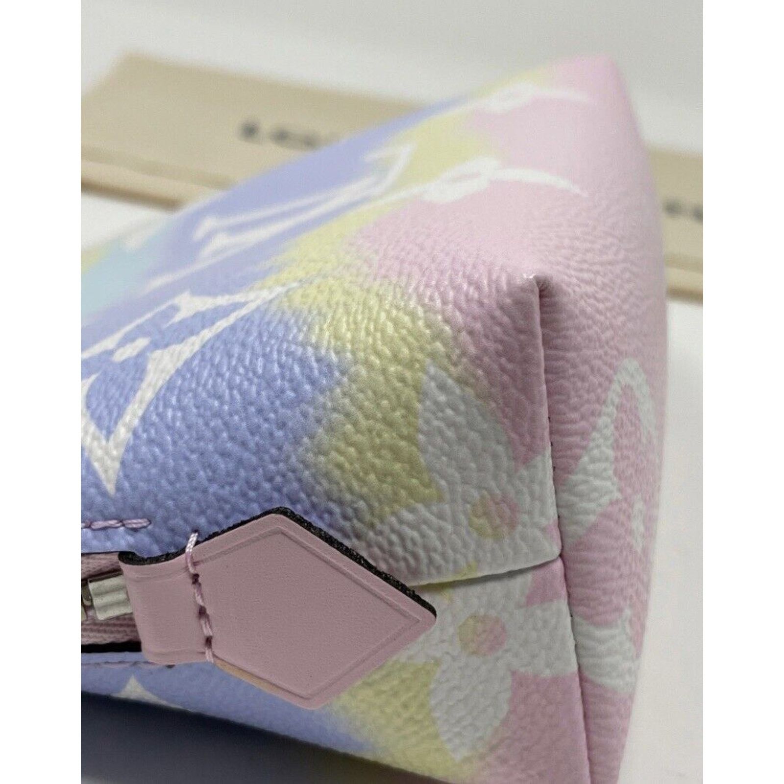 Louis Vuitton Louis Vuitton Monogram Giant LV Escale Pochette Cosmetic Size ONE SIZE - 7 Thumbnail