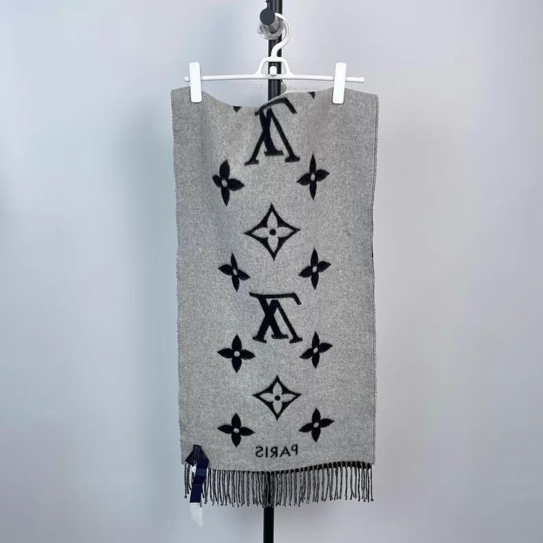 Louis Vuitton Louis Vuitton Black and grey printed cashmere double tasse Size ONE SIZE - 2 Thumbnail