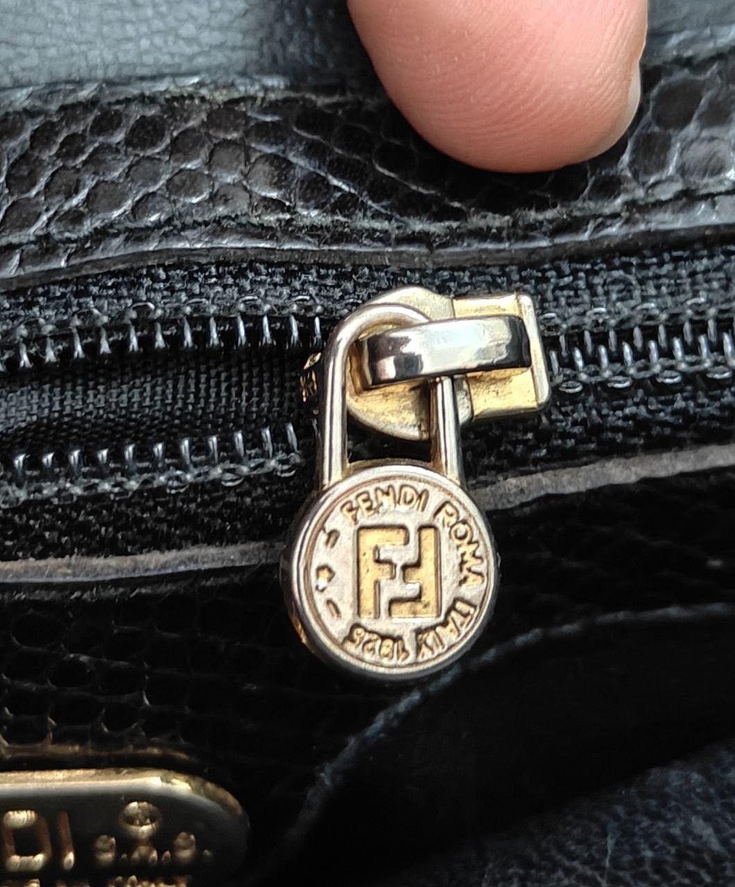 Fendi Vintage Fendi Leather Sling Bag Size ONE SIZE - 7 Thumbnail
