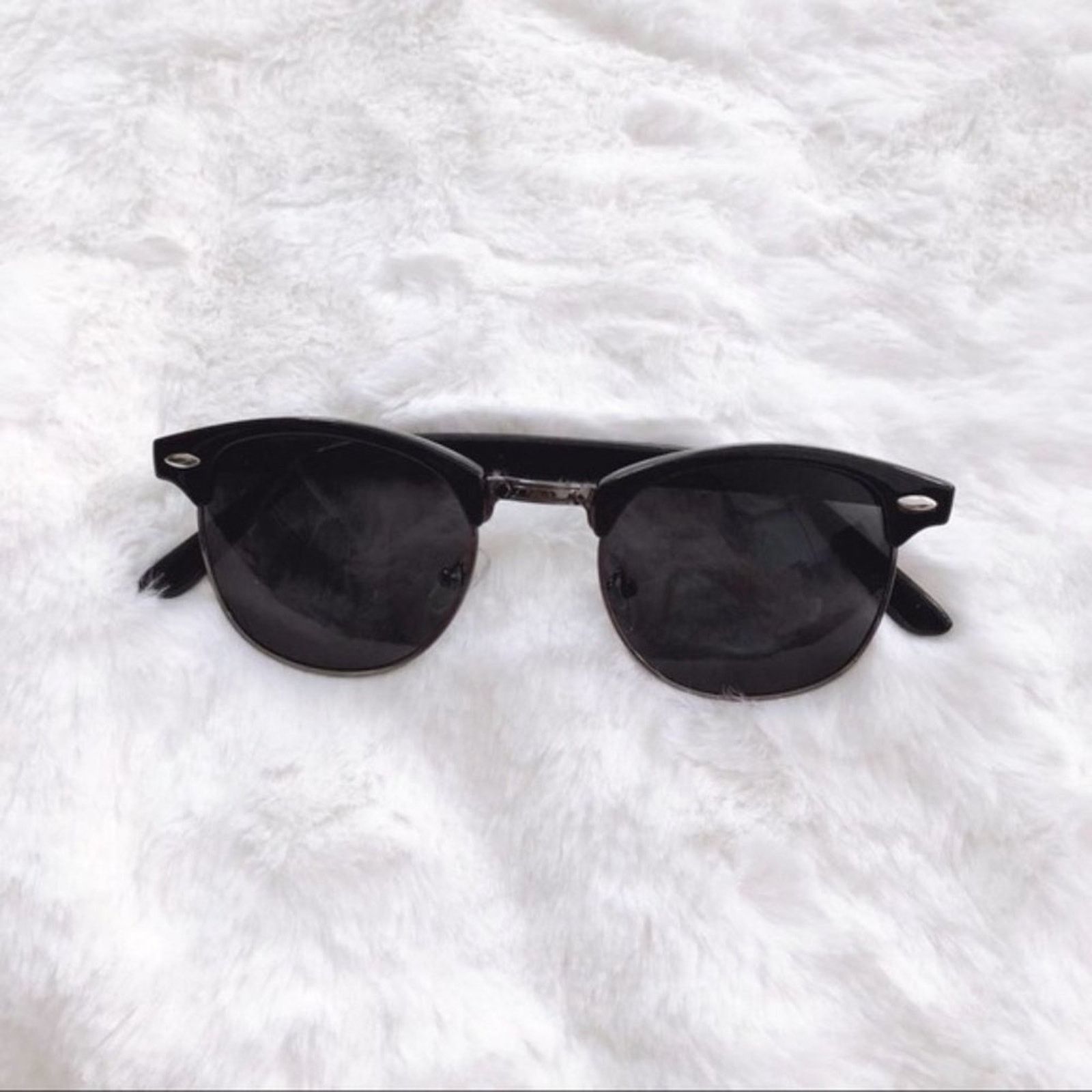 Other Harris Black Horn Rimmed Sunglasses Size ONE SIZE - 1 Thumbnail