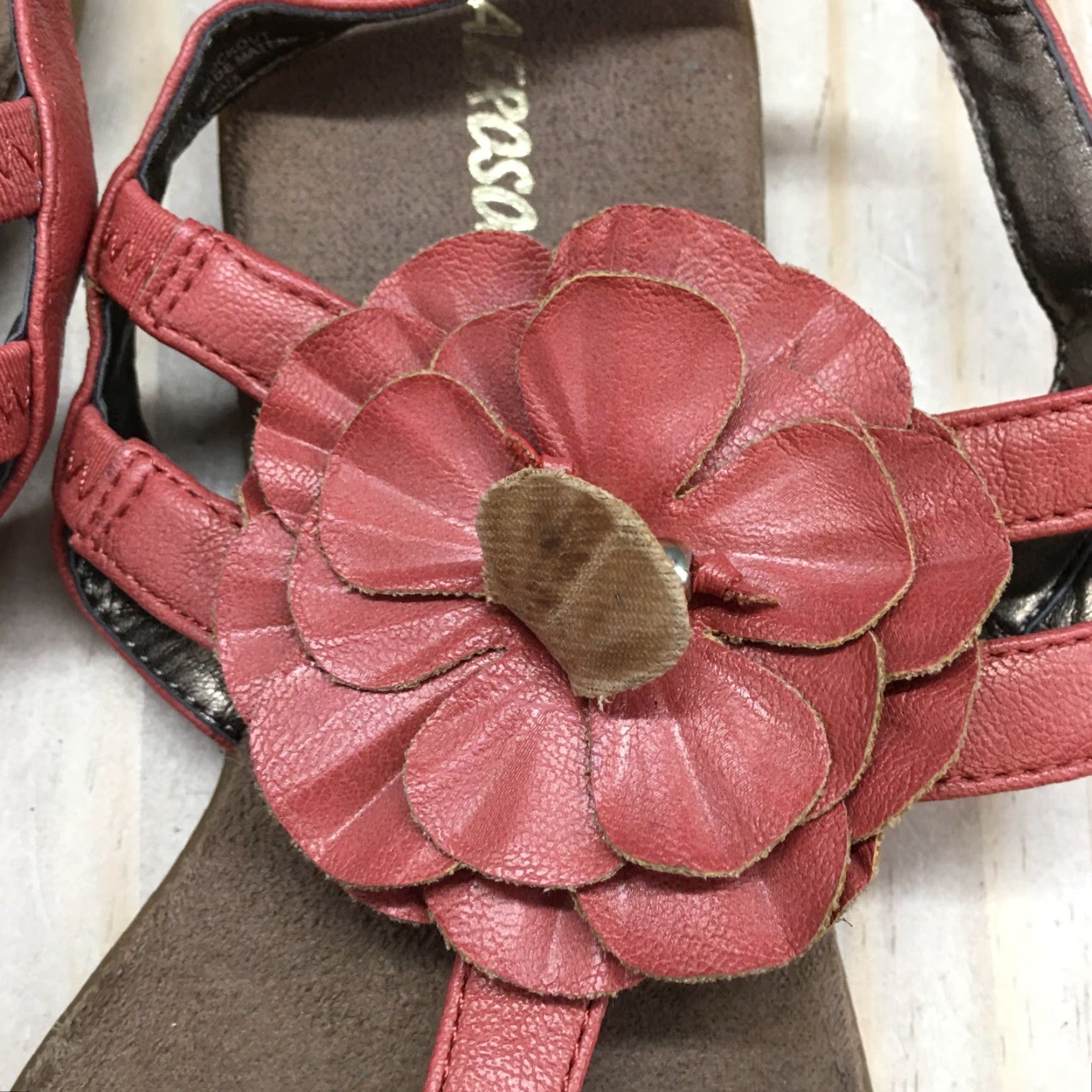 Vintage Aerosoles Sandals Womens 8.5M Pink Chlockout T Strap Floral Slip On Faux Leather Shoes Size US 9 / IT 39 - 7 Thumbnail
