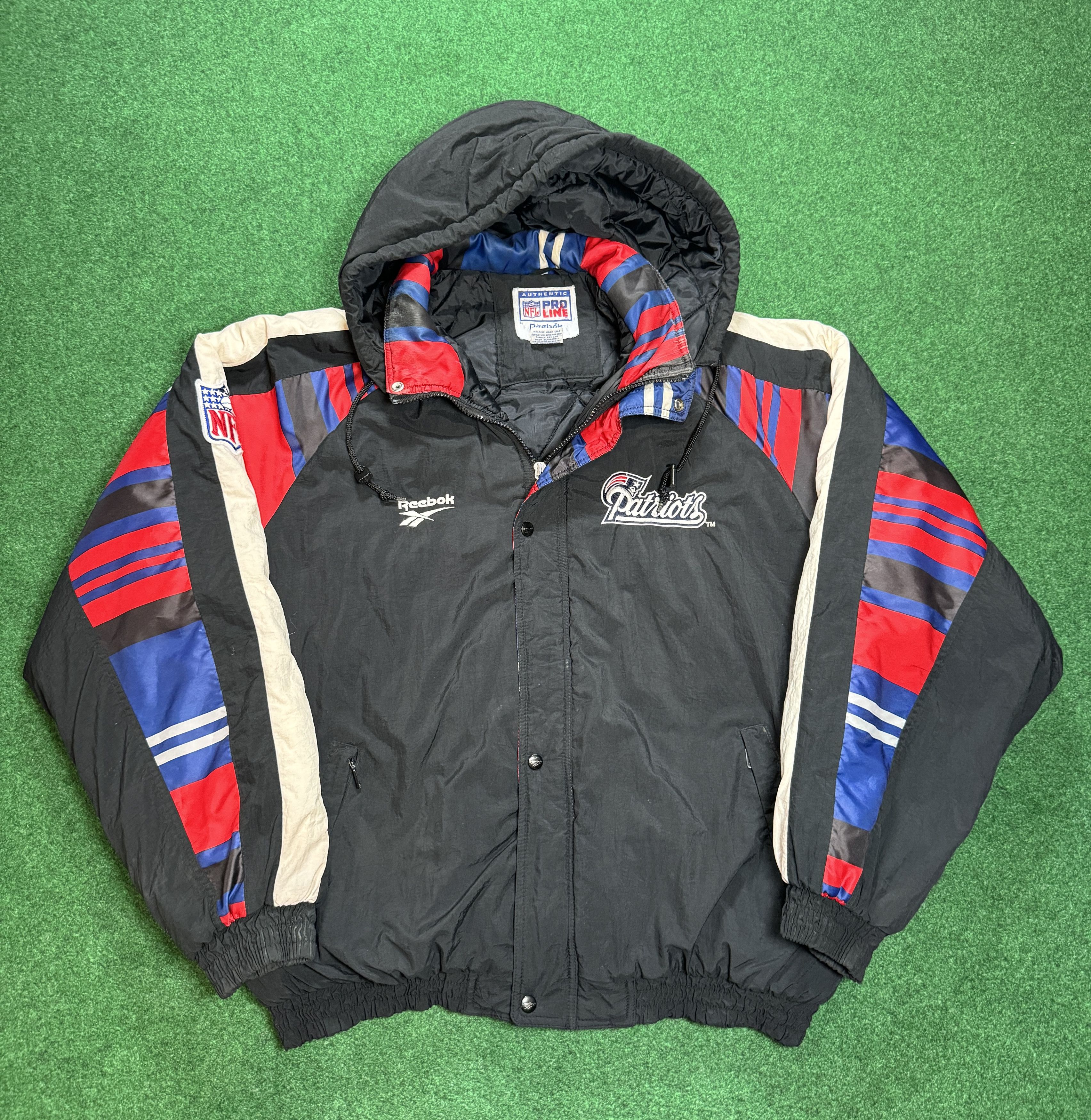 image of VTG 90's Patriots Nfl Pro Line Reebok Puffer XL Jacket, Men's