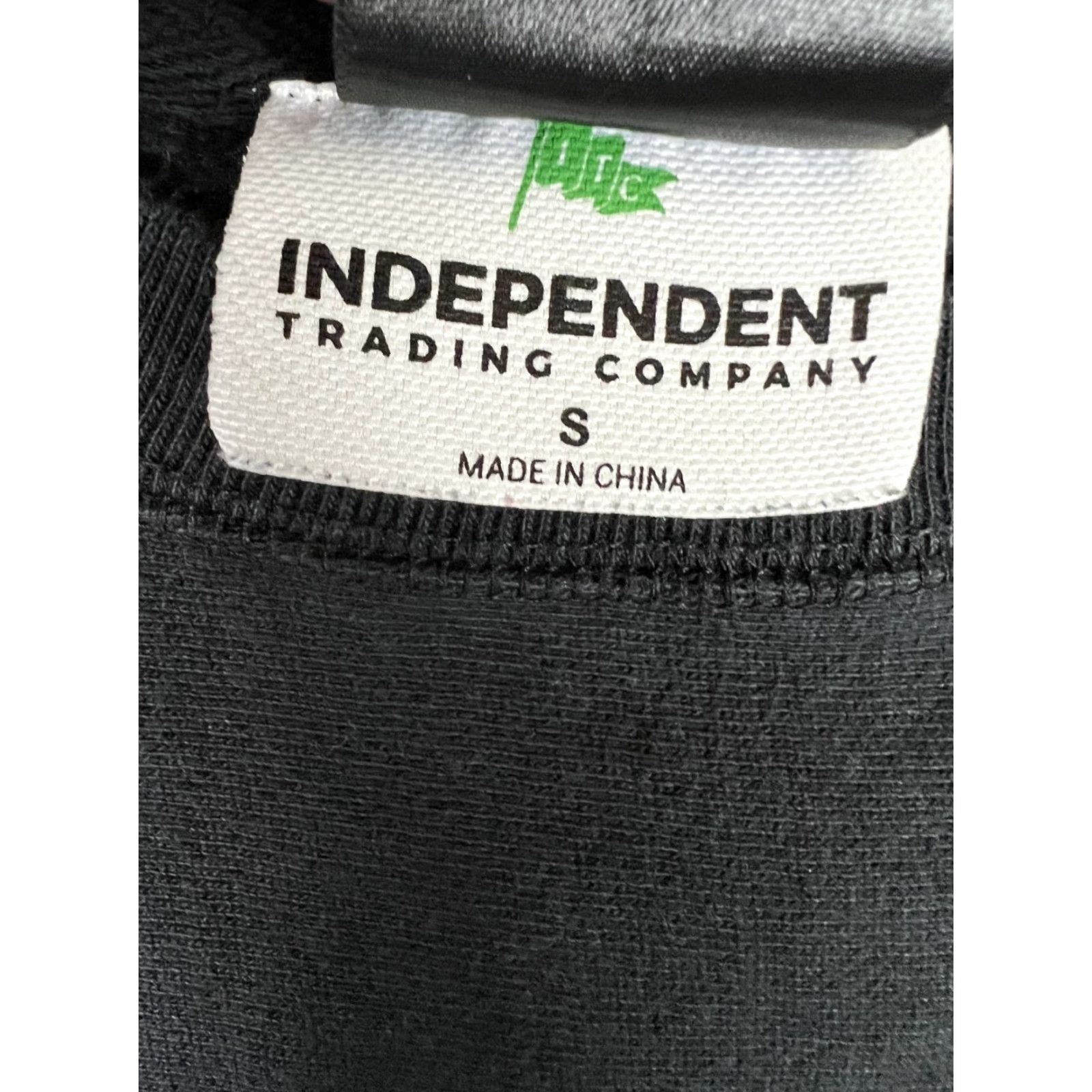 Vintage VINTAGE Santa Cruz Sweatshirt Crewneck Ragged OG Logo Mens Small Black Pullover Hooded Pockets 90s Skate Size US S / EU 44-46 / 1 - 5 Thumbnail