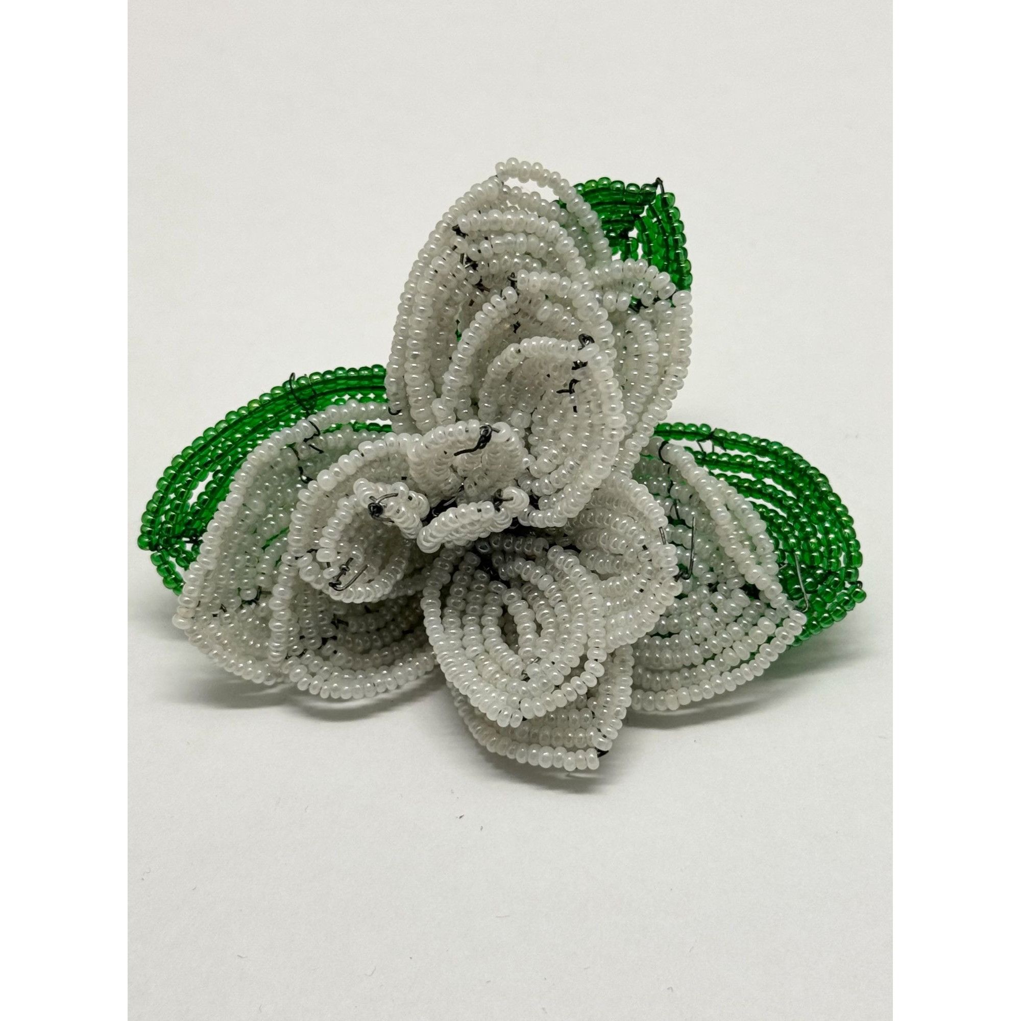 Vintage Vintage estate hand beaded white flower brooch pin Size ONE SIZE - 2 Thumbnail