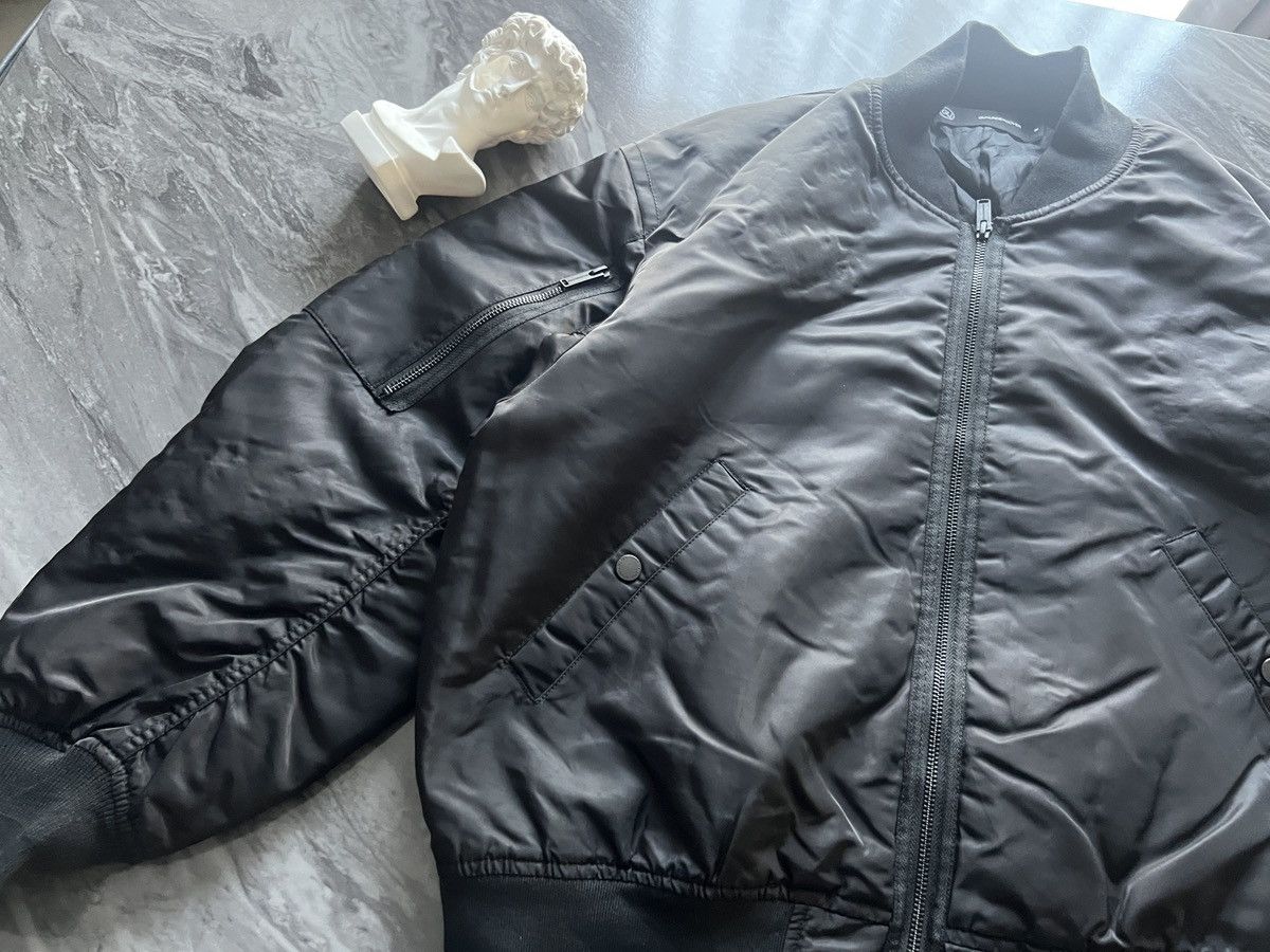 GU × Undercover Undercover x GU : Bomber Jacket Freedom Noise Size US M / EU 48-50 / 2 - 8 Thumbnail