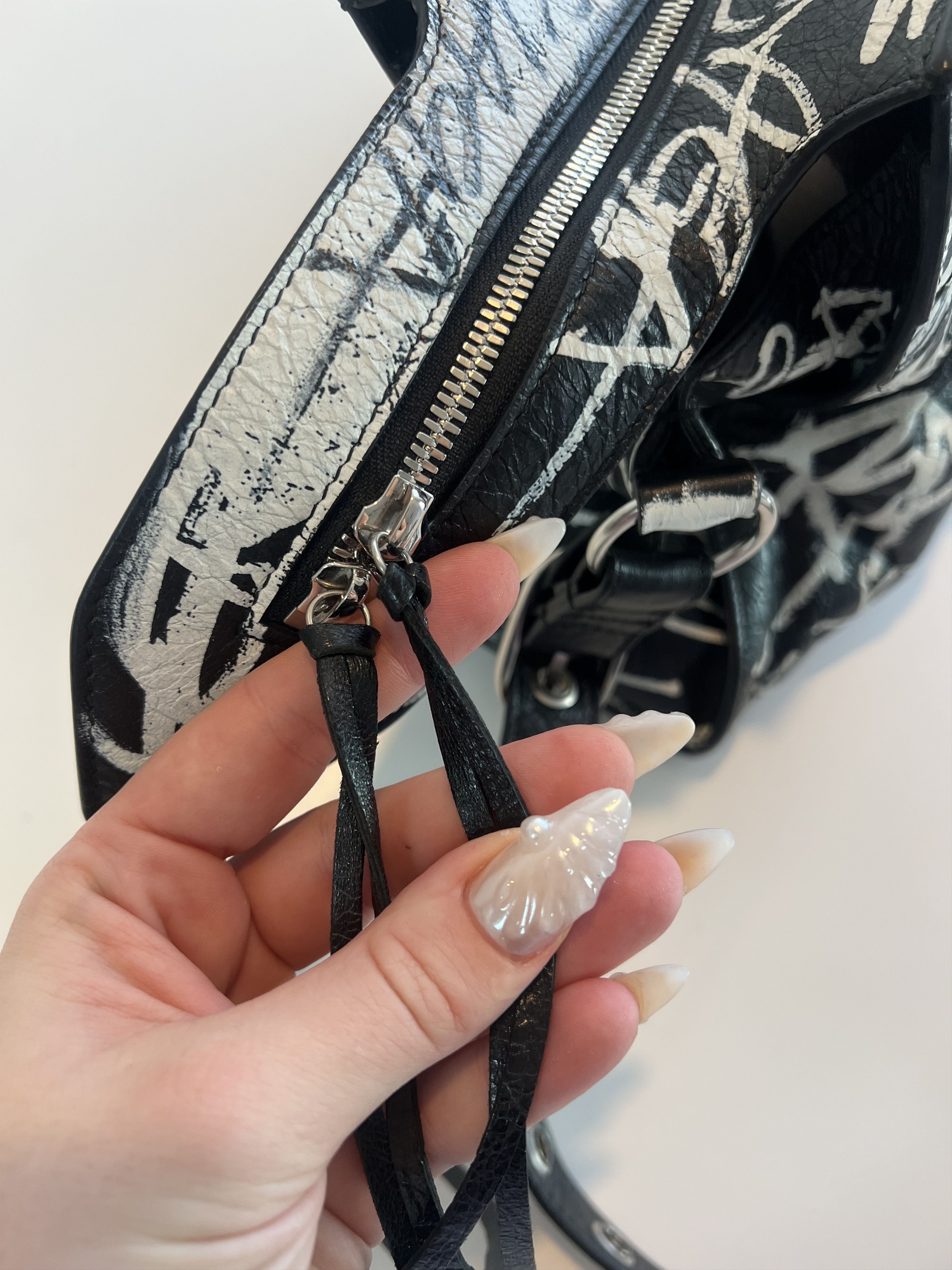 Balenciaga Neo Cagole City leather crossbody bag Size ONE SIZE - 18 Thumbnail