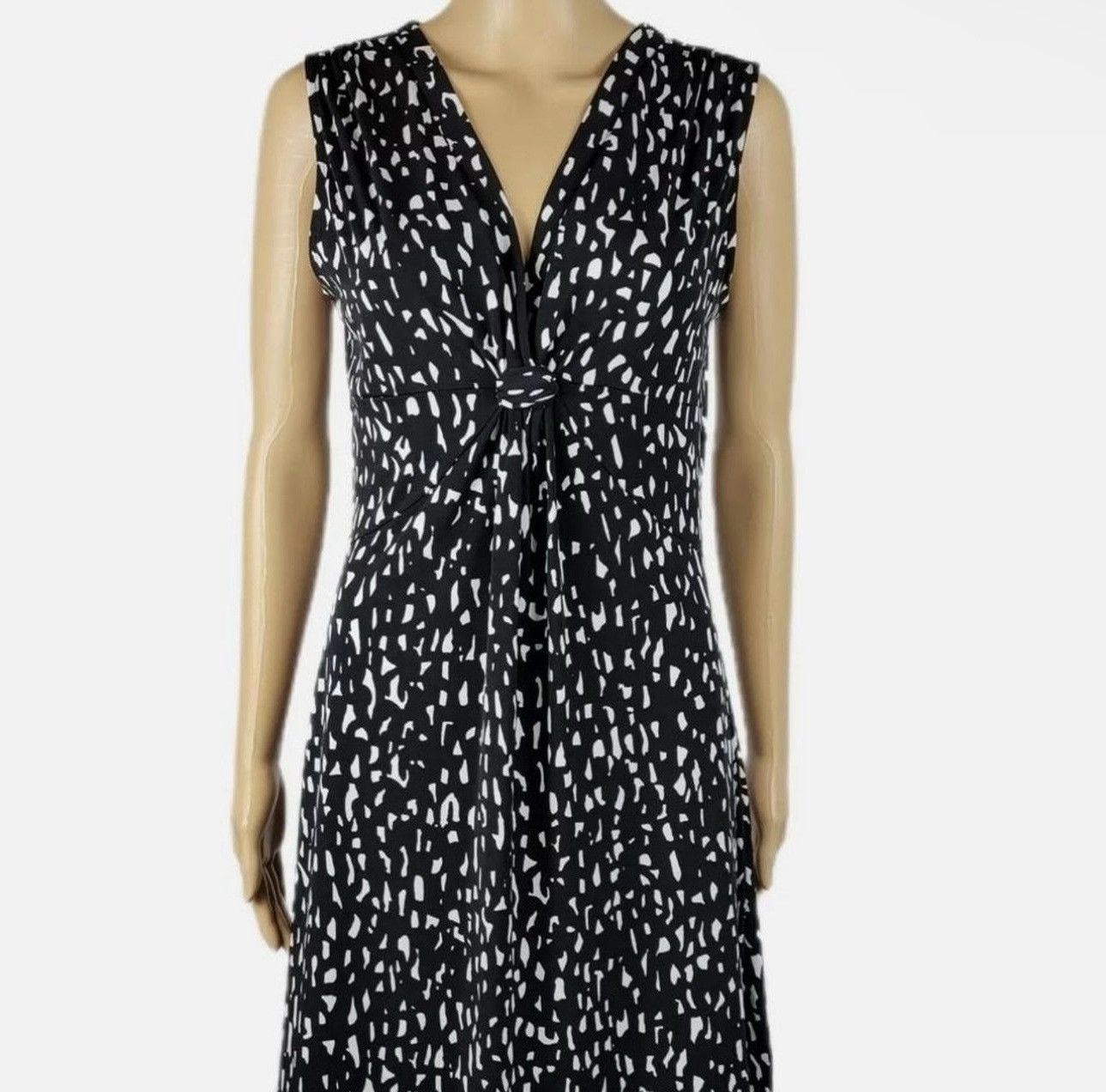 Shein Merona Black White Deep V Neck Sleeveless Dress Size M / US 6-8 / IT 42-44 - 1 Thumbnail