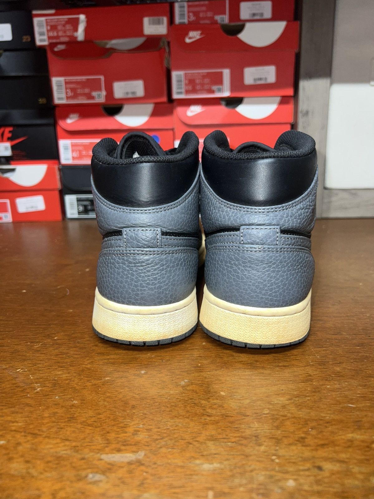Nike Air Jordan 1 Mid Dark Grey size 9 Size US 9 / EU 42 - 4 Thumbnail