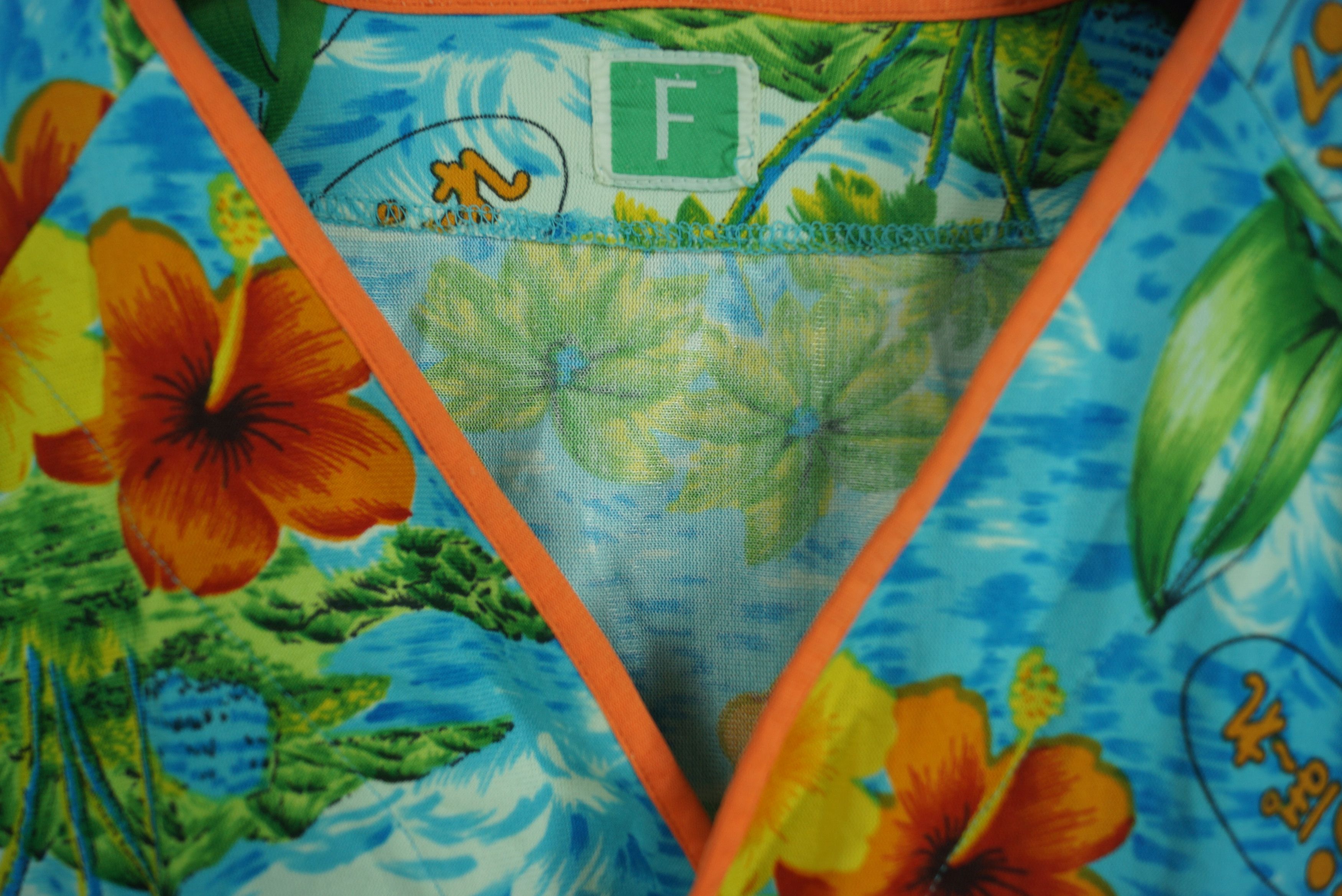 Japanese Brand Short Sleeve Tshirt Hawaii V Neck Nice Design Size US L / EU 52-54 / 3 - 2 Thumbnail