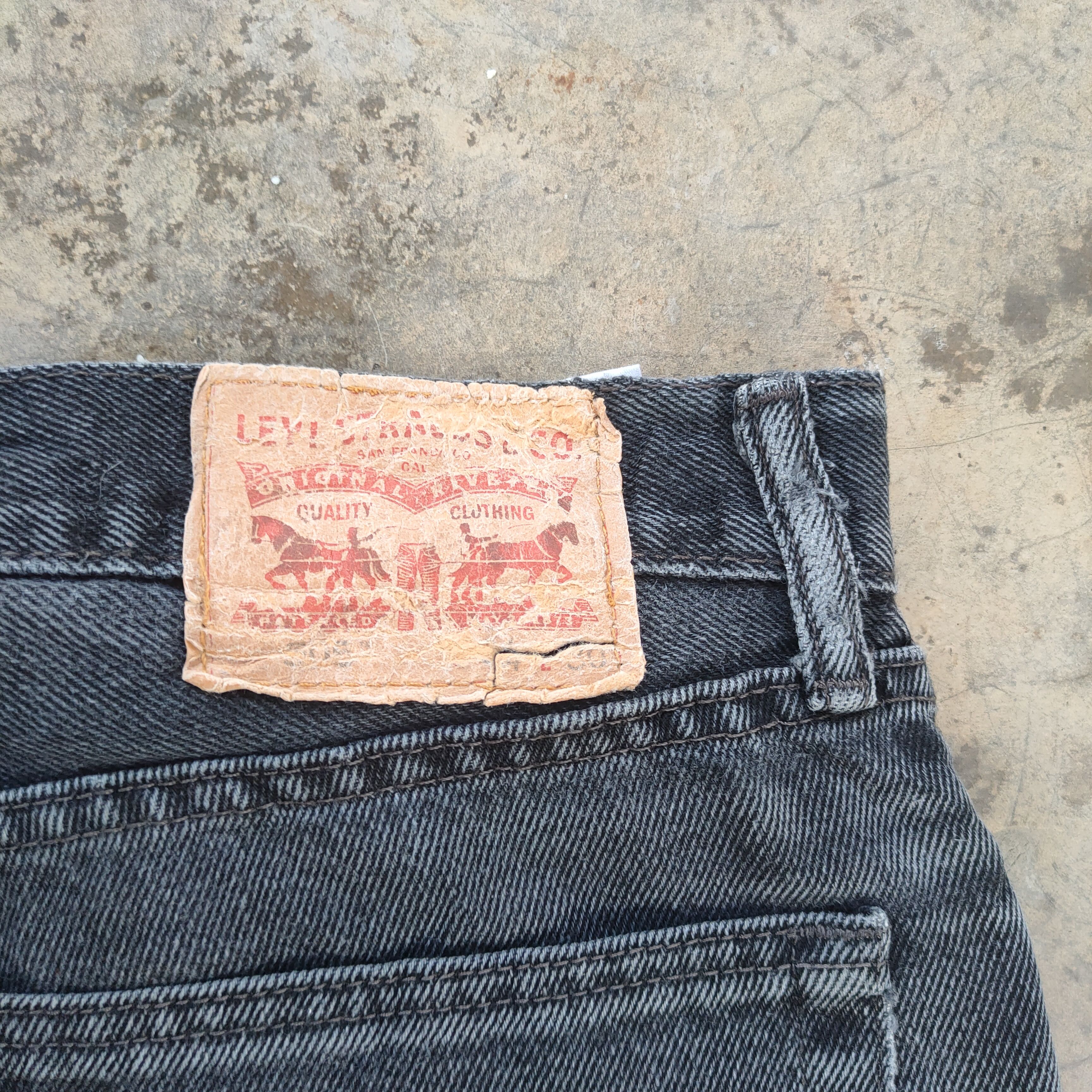 Levi's W35 VINTAGE LEVI'S BLACK RIPPED JEANS DENIM PANTS Size US 35 - 12 Thumbnail