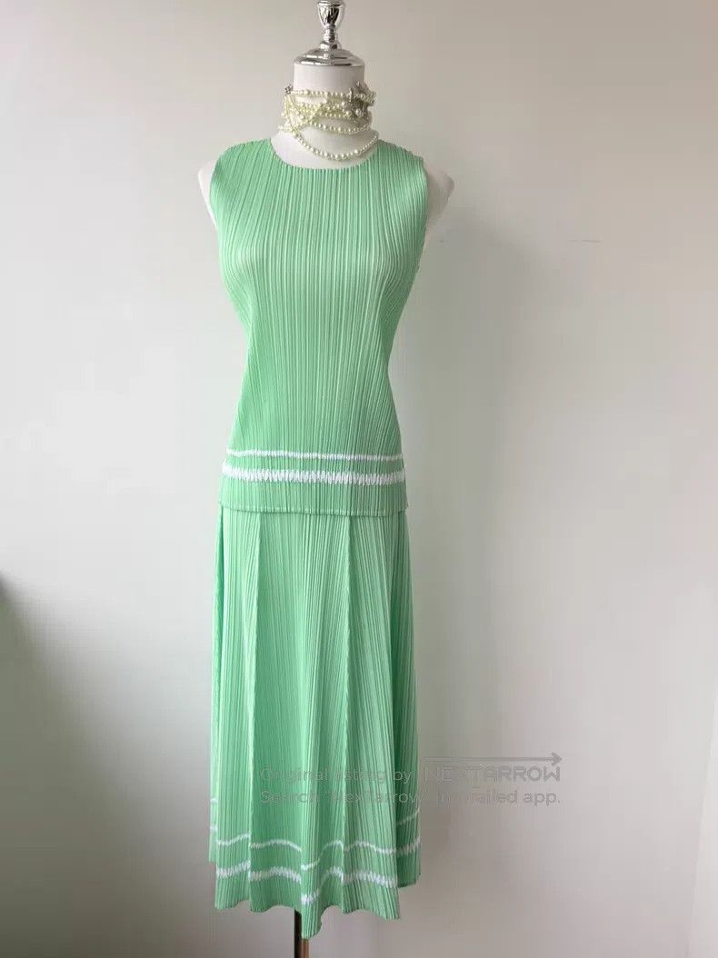 Issey Miyake Issey Miyake SIZE:3 Green Midi Skirt Size 23" - 1 Thumbnail