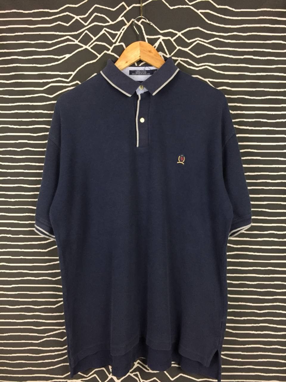 Tommy Hilfiger × Vintage Tommy Hilfiger Crest Logo Casual Polo Tee Size US L / EU 52-54 / 3 - 2 Thumbnail