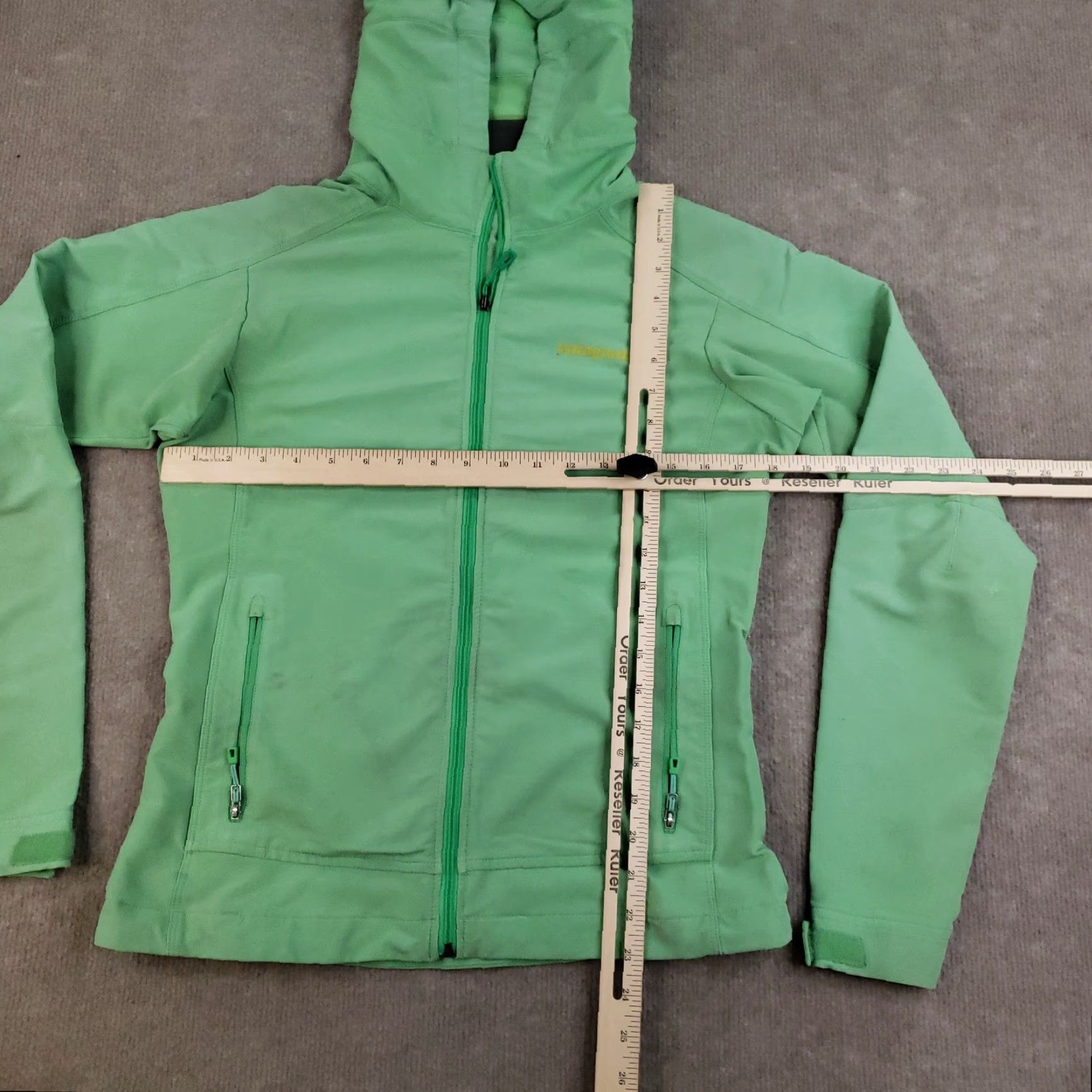 Patagonia Patagonia Jacket Womens Small Green Hooded Softshell Full Zip Outdoors Hiking Size S / US 4 / IT 40 - 2 Thumbnail