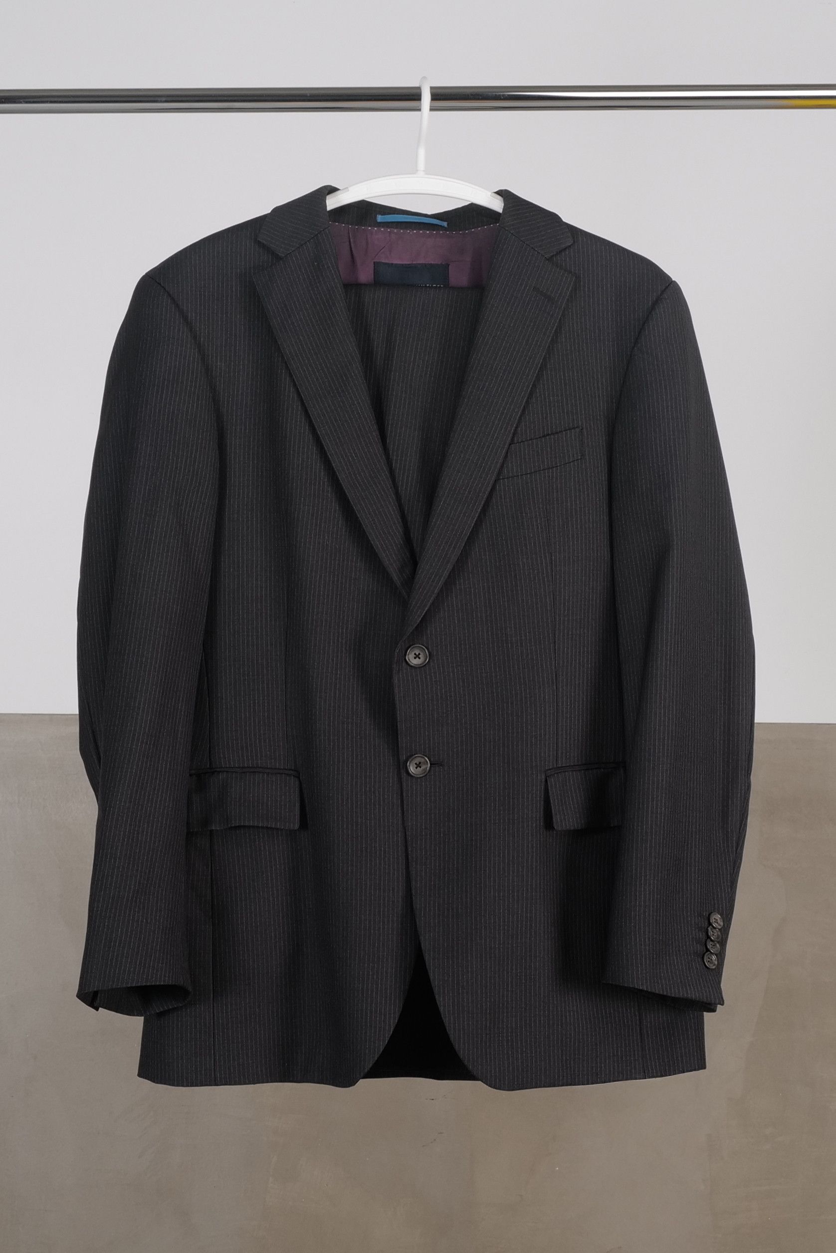 Tommy Hilfiger Tommy Hilfiger Tailored virgin wool suit by Kevin Brooks Size 48R - 1 Thumbnail