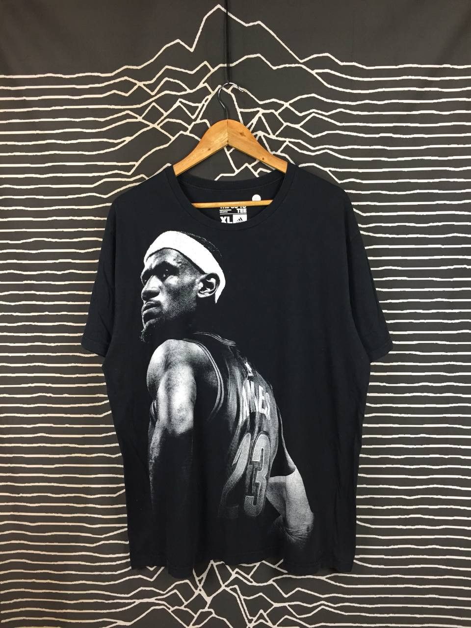 Adidas Adidas LeBron James Cleveland Cavaliers NBA Graphic Tee Size US XL / EU 56 / 4 - 2 Thumbnail