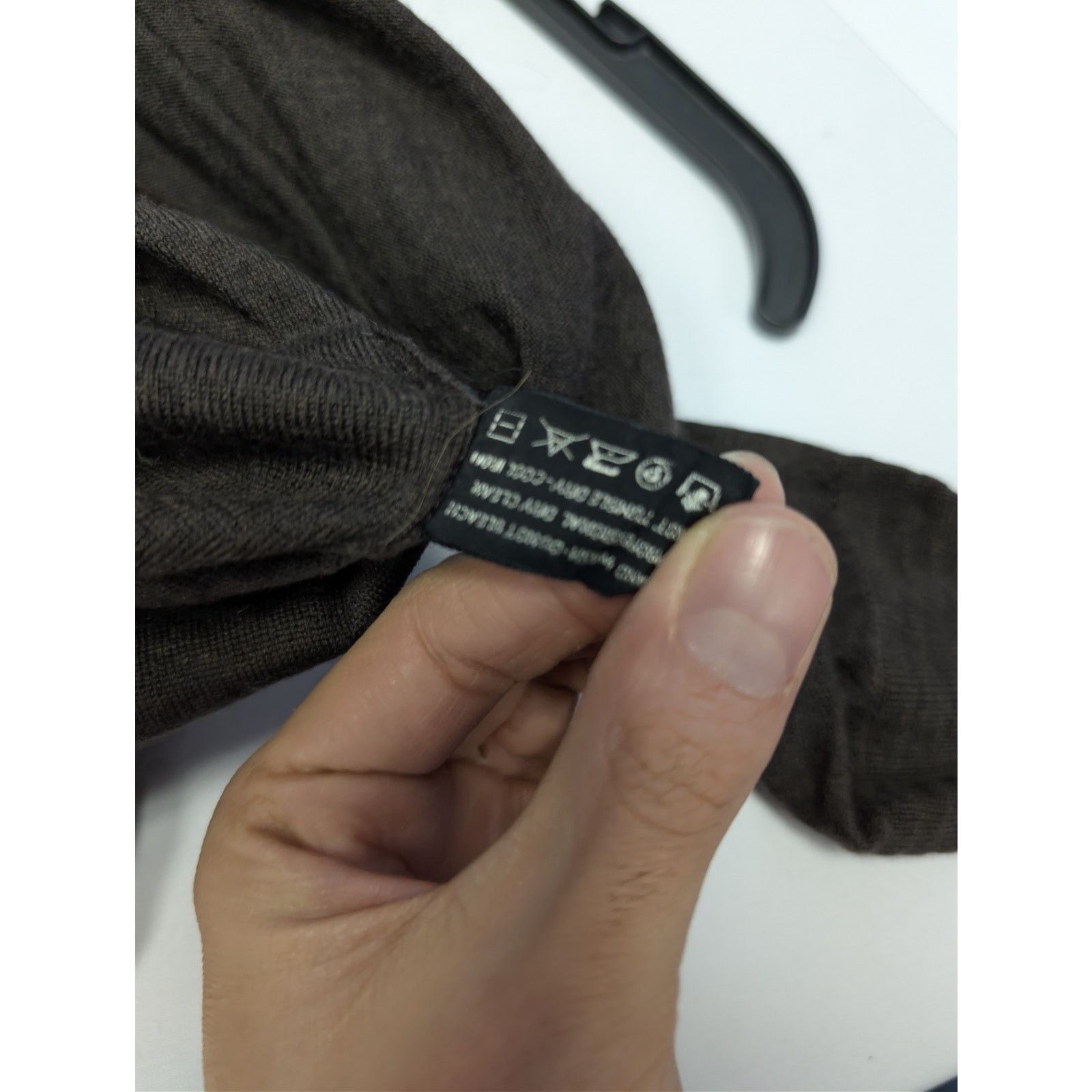 Tom Ford o1rshd1 CC20 V-Neck Cardigan is a dark brown Size US M / EU 48-50 / 2 - 17 Thumbnail