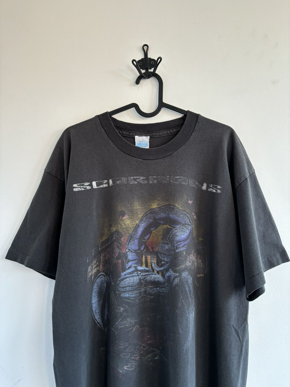 Band Tees Rare Vintage Scorpions Faded Tee Size US L / EU 52-54 / 3 - 2 Thumbnail
