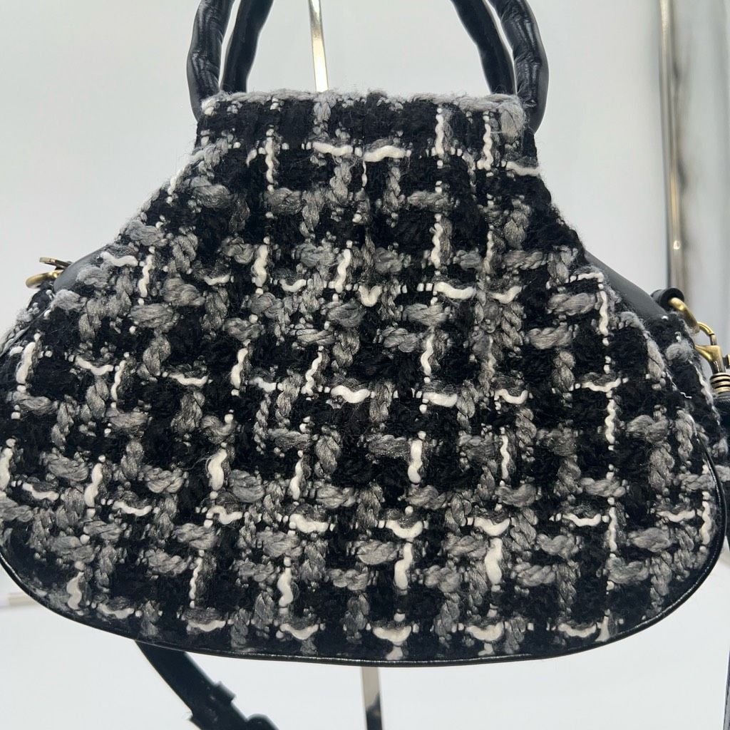 Other Patricia Nash Milburn Crossbody in Bouclé NWT and Dustbag Size ONE SIZE - 7 Thumbnail