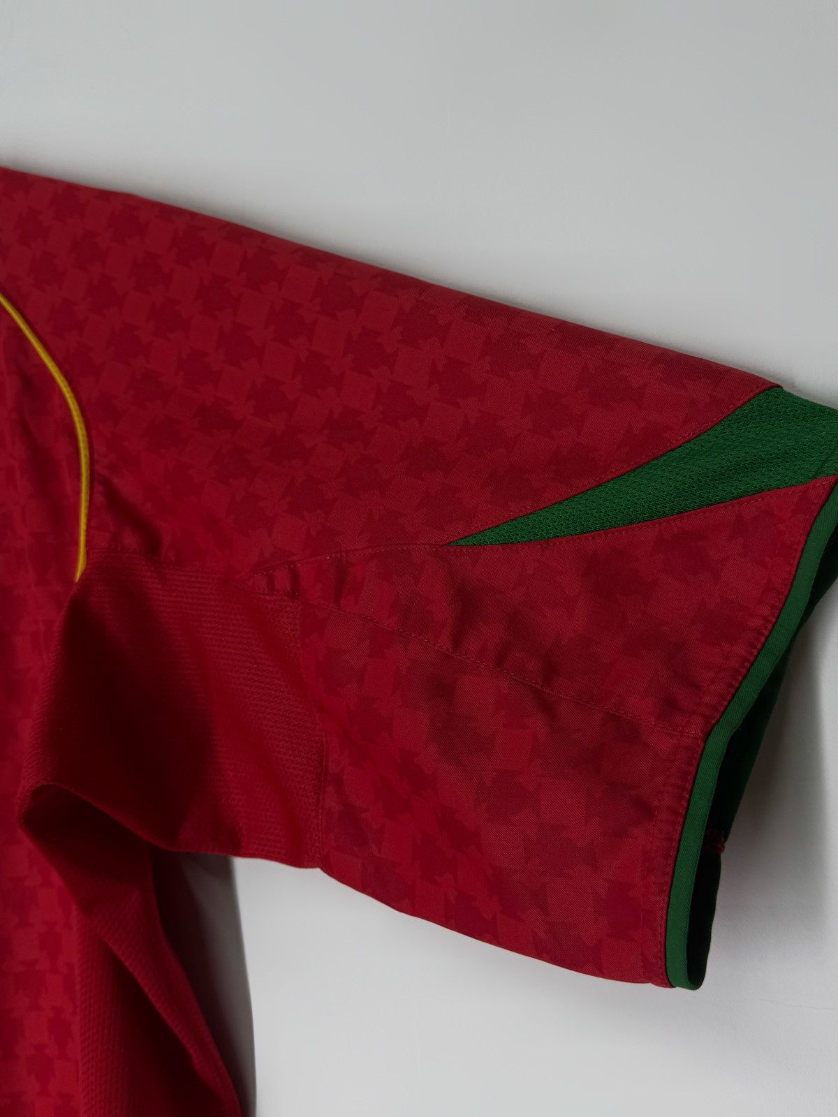 Nike Nike Portugal 2004/05 Home Football Shirt Jersey Size US S / EU 44-46 / 1 - 7 Thumbnail