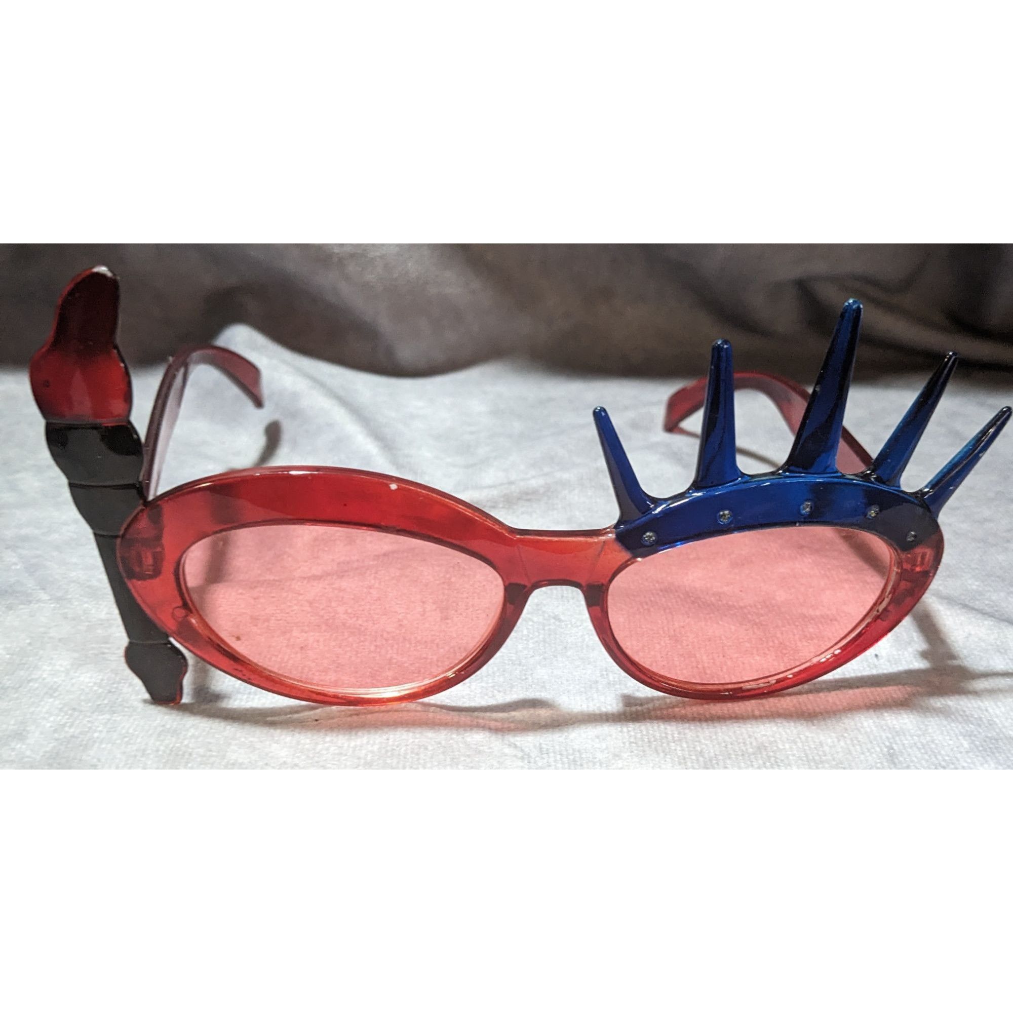 Other Lady Liberty Red And Blue Fashion Sunglasses Size ONE SIZE - 1 Thumbnail