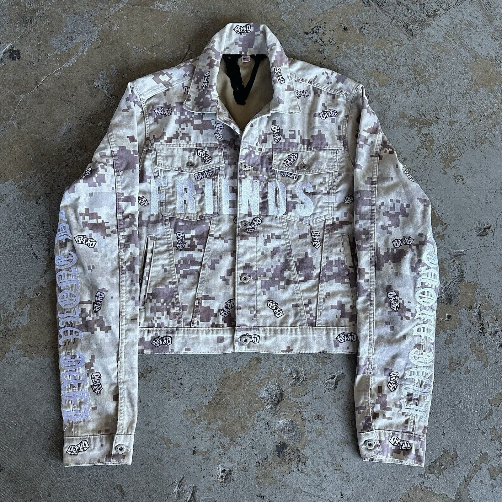 Hypebeast × Vlone Vlone Beige Digi Camo Trucker Denim Jacket XL Made In USA Size US XL / EU 56 / 4 - 3 Thumbnail