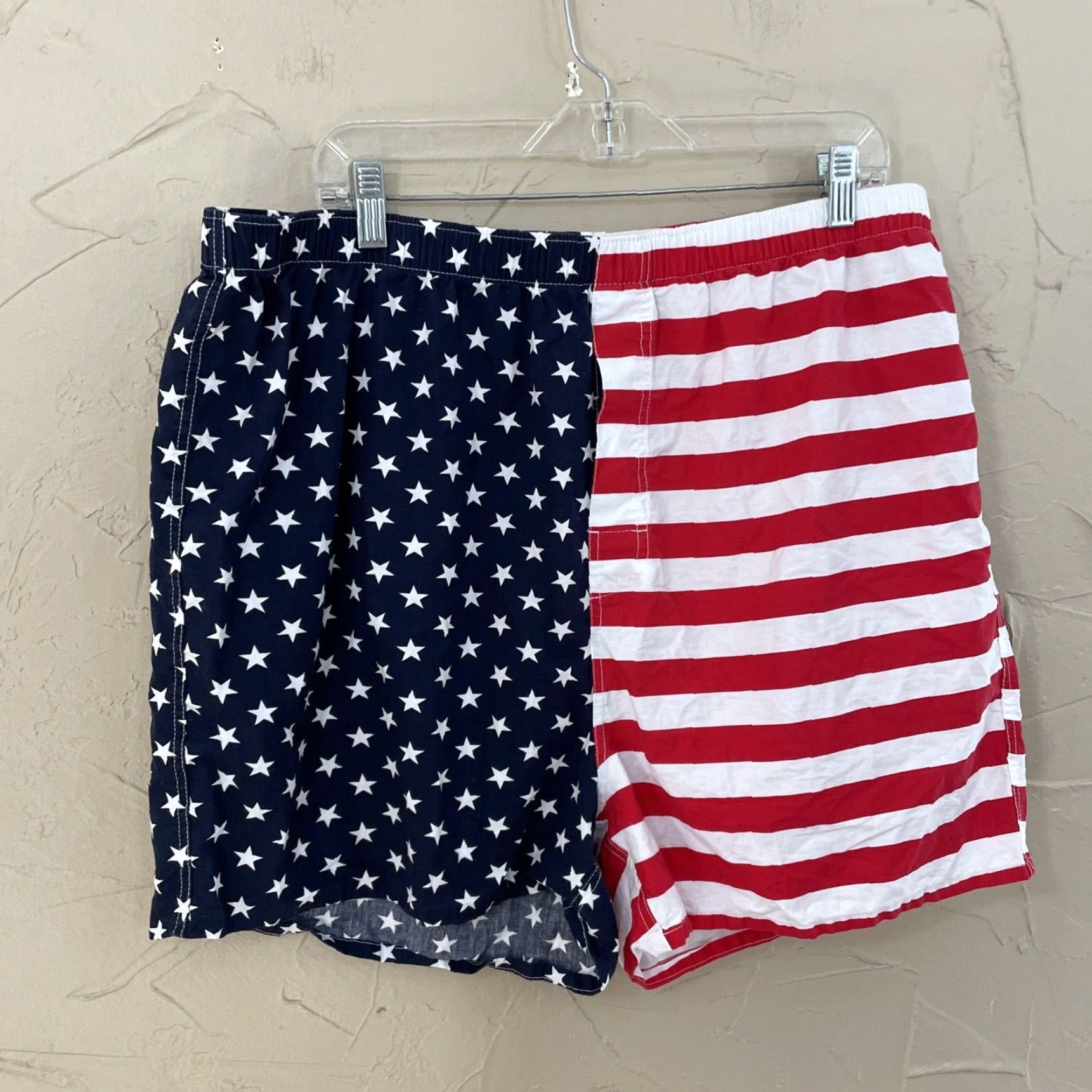Old Navy OLD NAVY Shorts Men XL AMERICAN FLAG PRINT red white blue Stretch Cool Summer XL Size US 36 / EU 52 - 7 Thumbnail