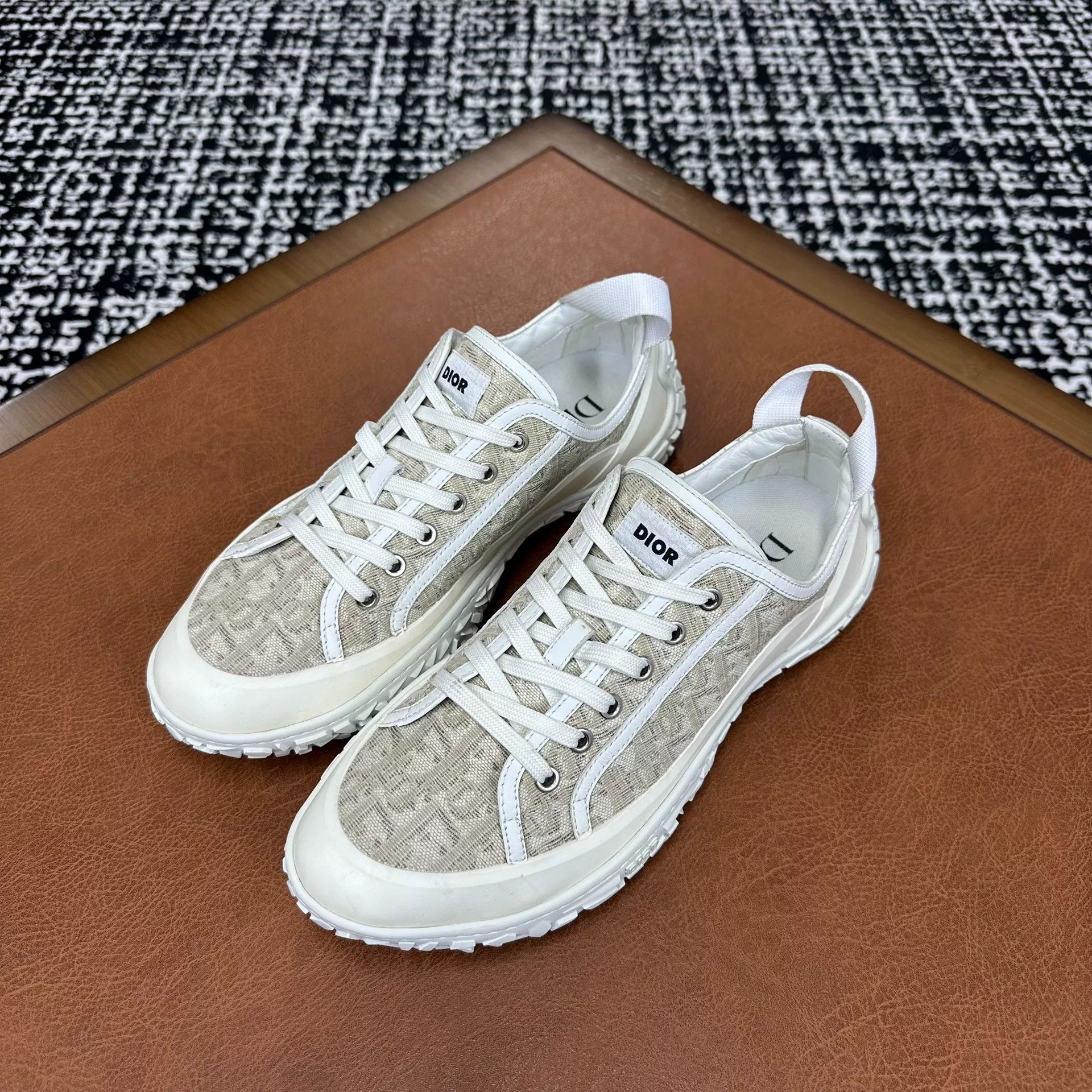 Dior Dior Casual White Lowtop Sneakers 10 Men Size US 10 / EU 43 - 1 Thumbnail