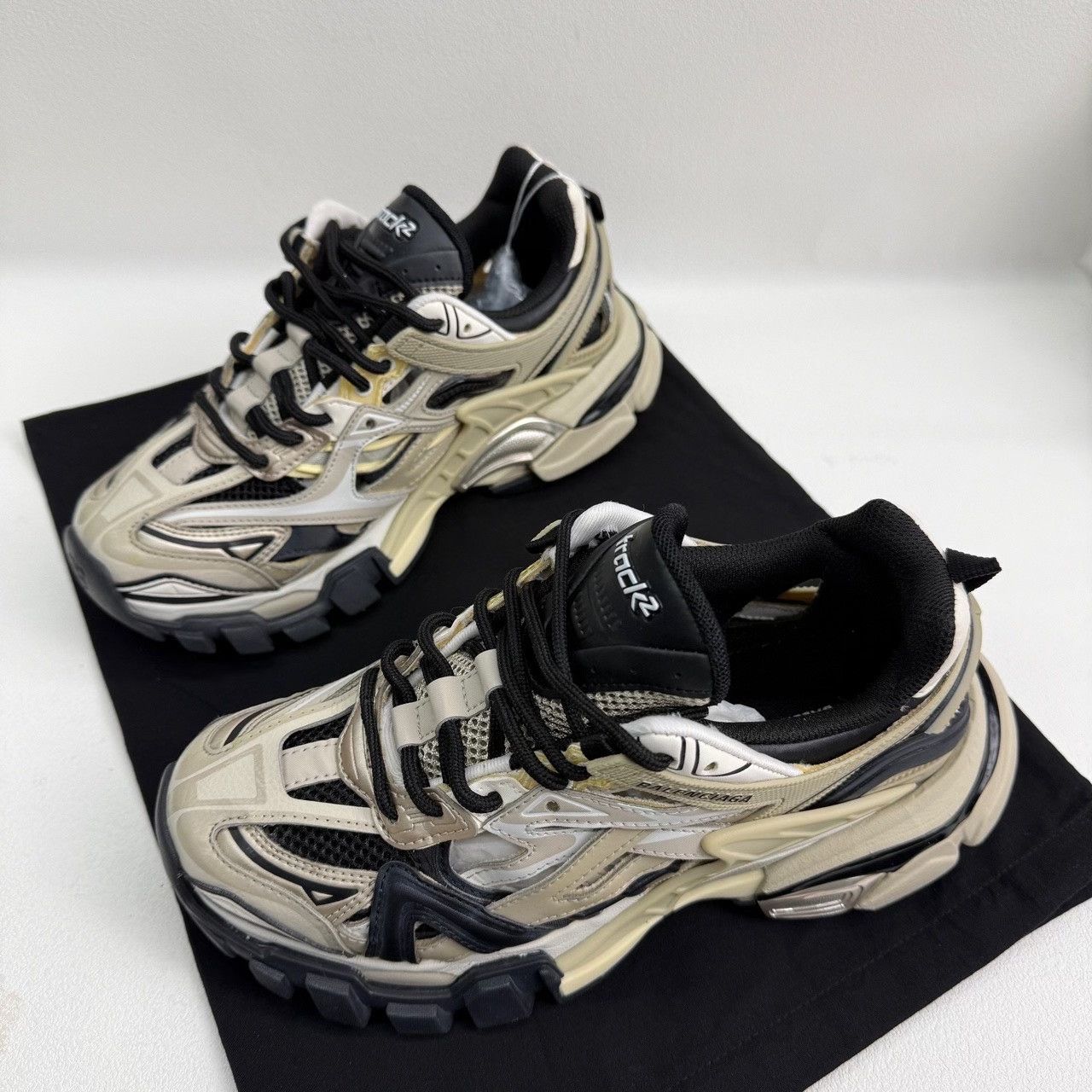 Balenciaga Balenciaga Multi Lowtop Sneakers us_6 Women Size US 6 / IT 36 - 1 Thumbnail
