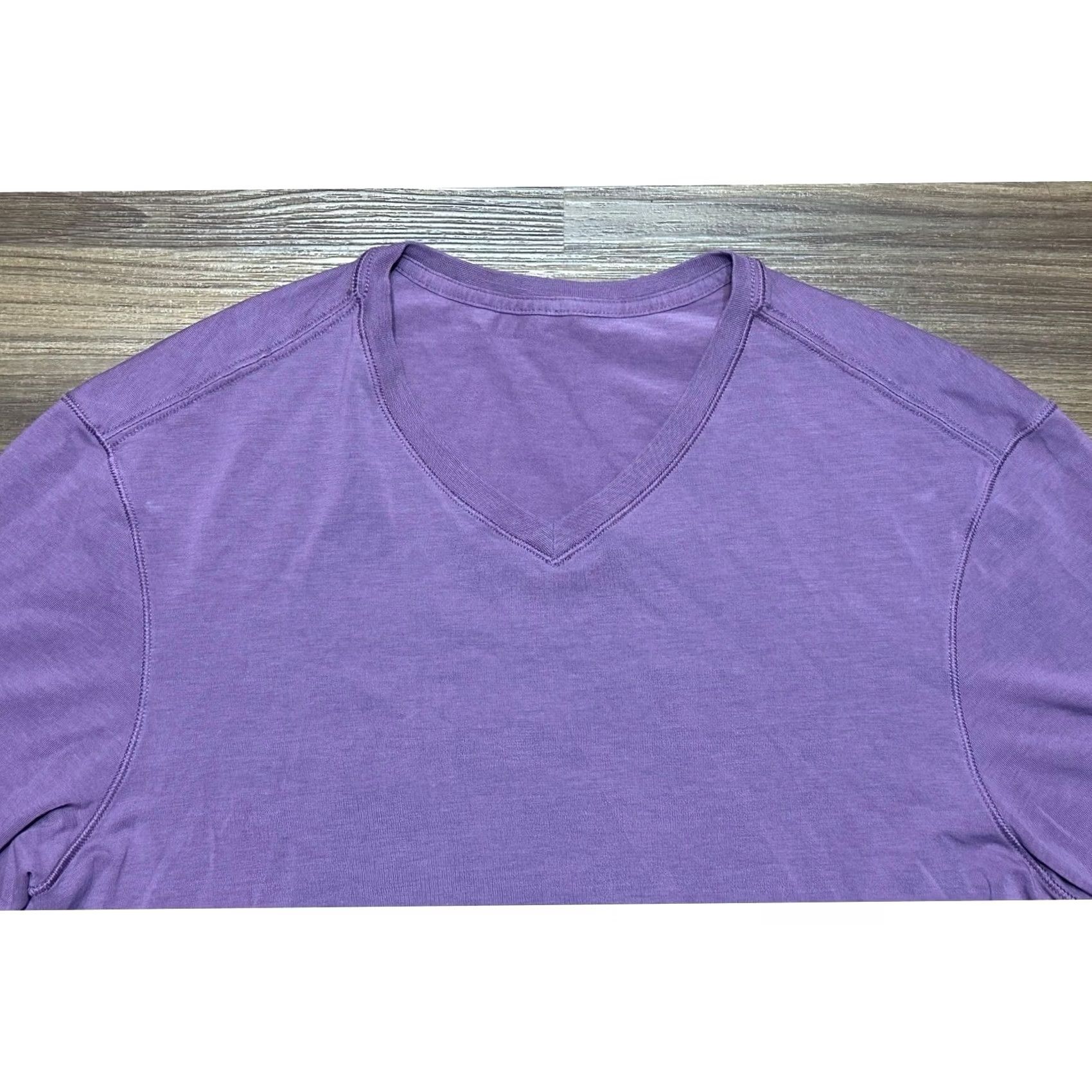 Lululemon Lululemon 5 Year Basic V-Neck T-Shirt Purple Mens Sz M Short Sleeve Activewear Size US M / EU 48-50 / 2 - 2 Thumbnail