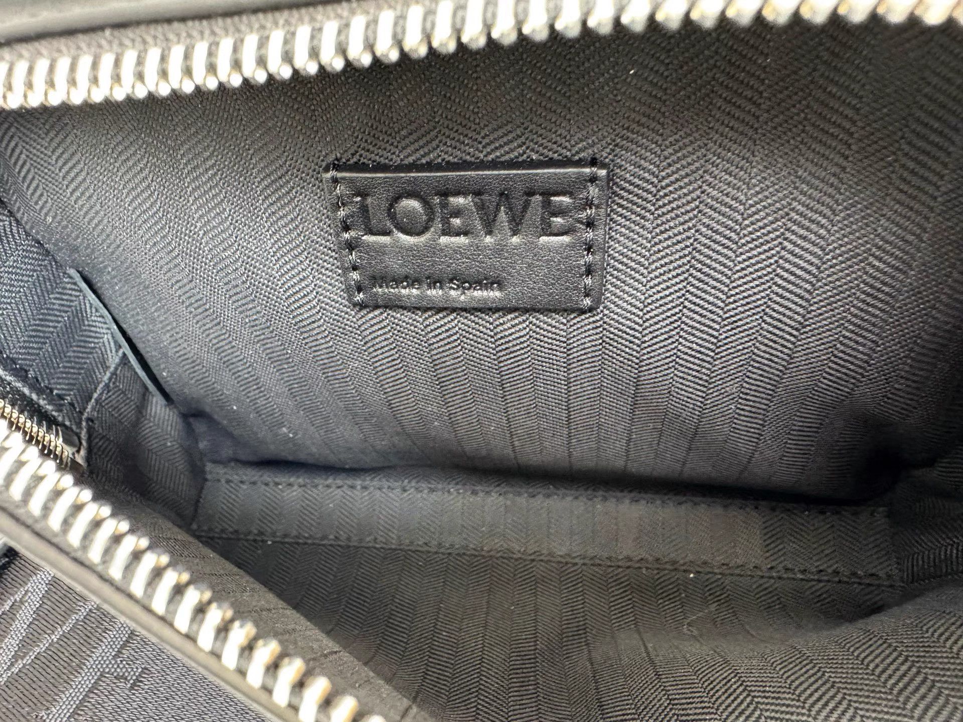 Loewe LOEWE Embossed Strap Satin Calfskin Handbag K36 Size ONE SIZE - 5 Thumbnail