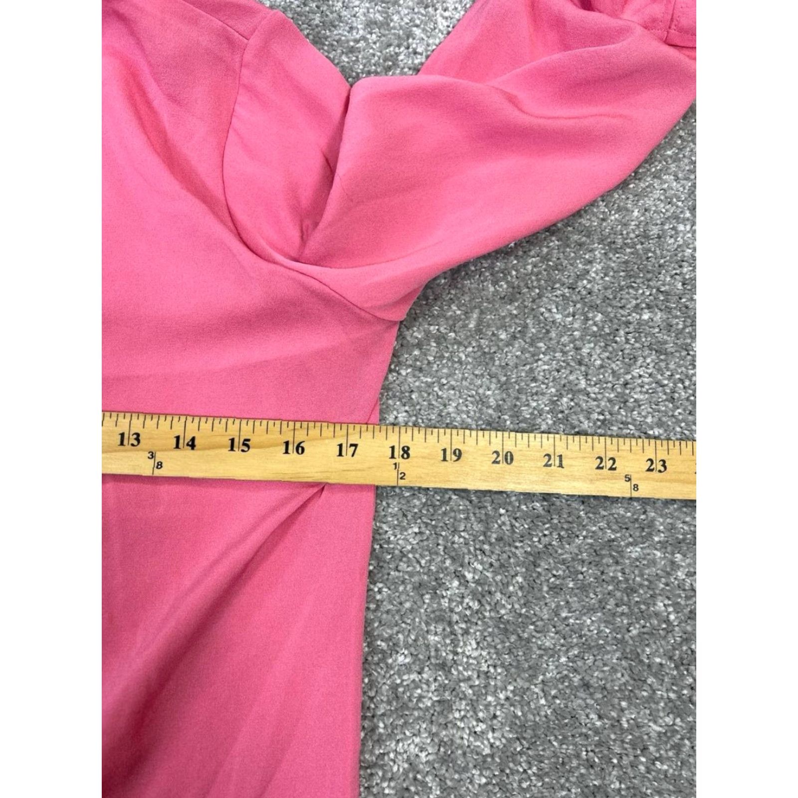 Diane von Furstenberg Diane von Furstenberg Shirt Womens 2 Blouse Pink Silk Crew Neck Long Sleeve Button Polyester - (adjusted to use allowed words) Size XS / US 0-2 / IT 36-38 - 7 Thumbnail