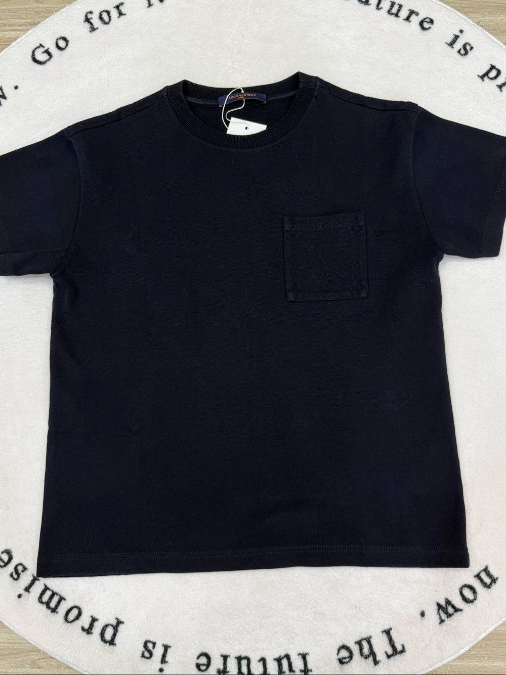 Louis Vuitton Louis Vuitton Monogram Pocket T-Shirt Size XS Size US XS / EU 42 / 0 - 1 Thumbnail
