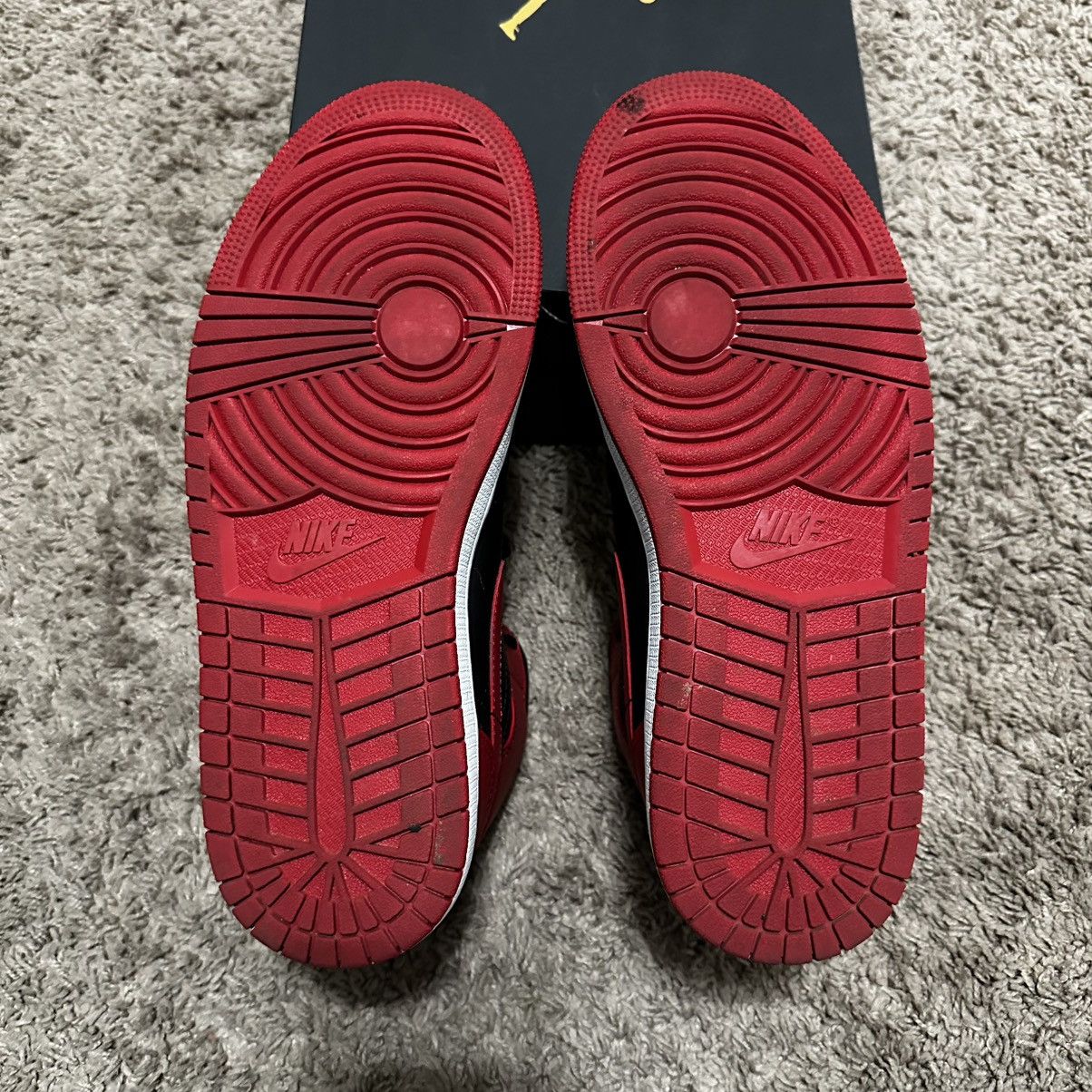 Jordan Brand Air Jordan 1 Mid “Banned” Size US 8 / EU 41 - 5 Thumbnail