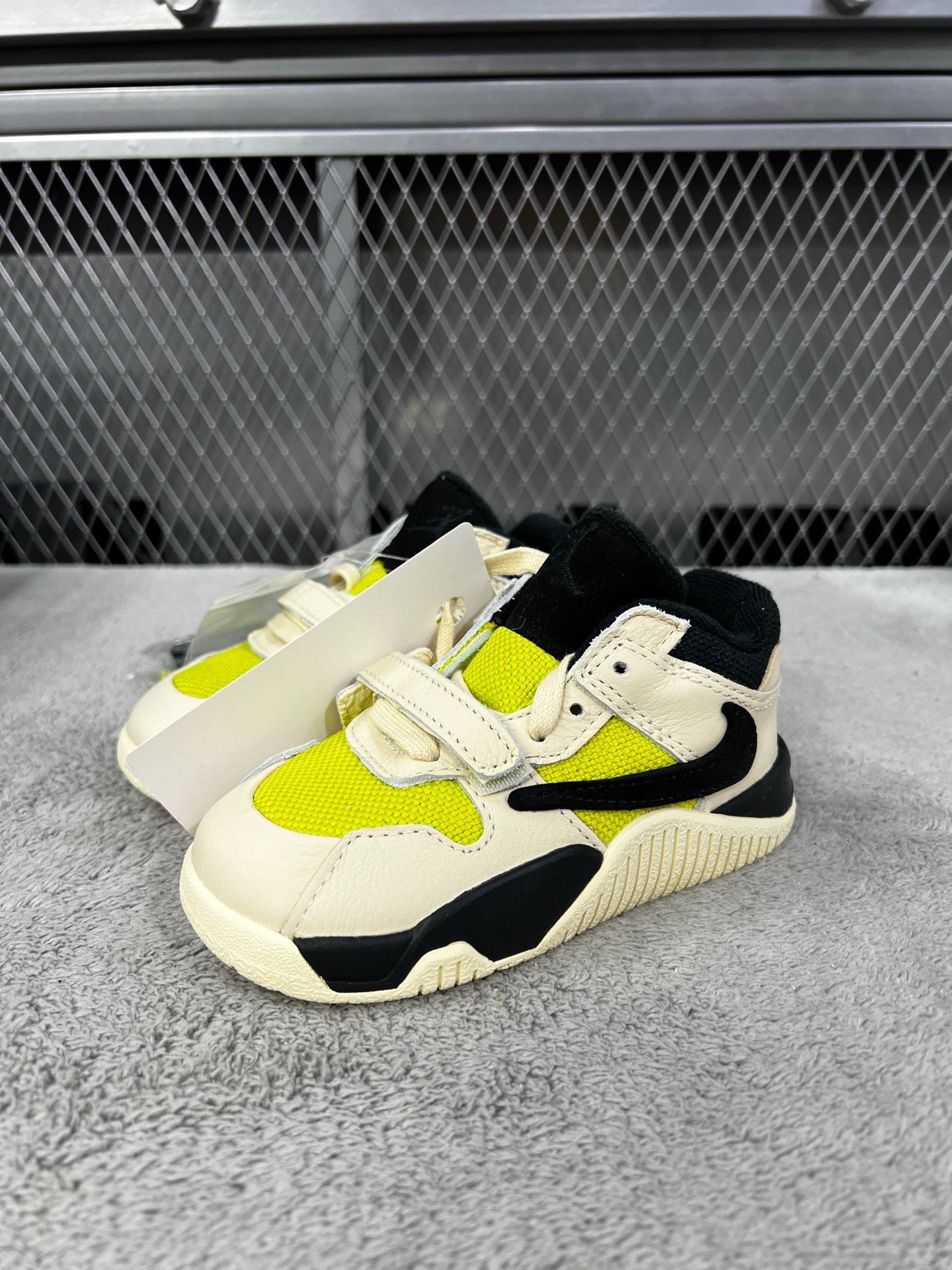 Nike Nike Yellow Hoodie 25 Men Size US XS / EU 42 / 0 - 1 Thumbnail