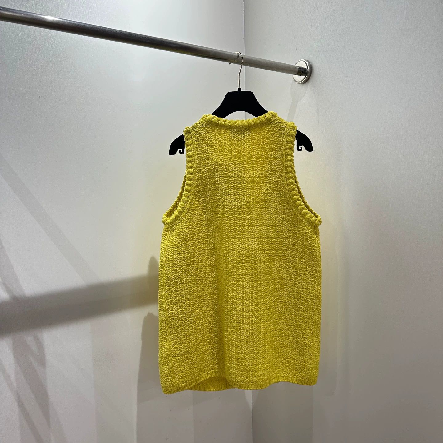 Chanel Chanel apr684 Crystal Logo Buckle Knit Vest 34 Size XS / US 0-2 / IT 36-38 - 2 Thumbnail