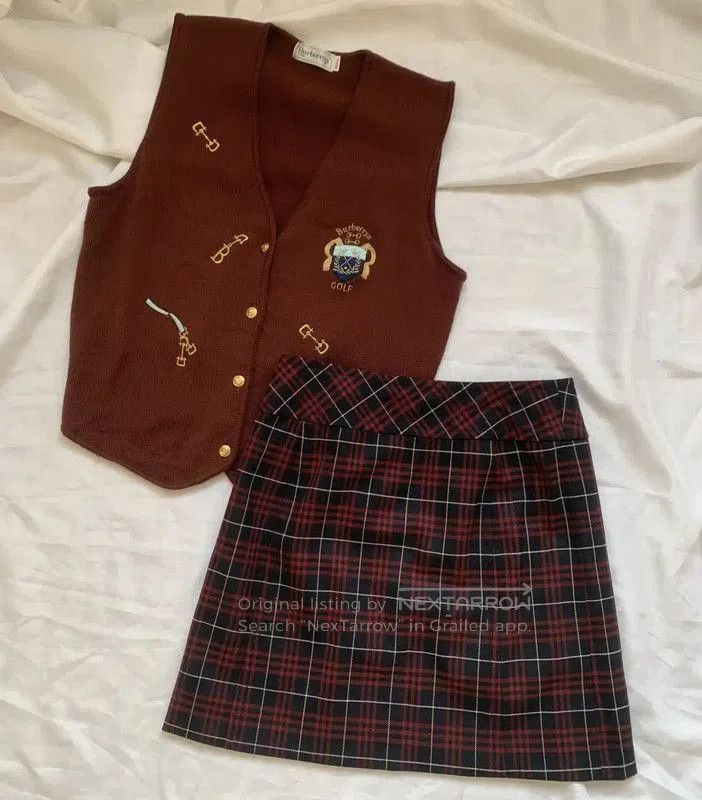 Burberry Burberry Red Plaid Wool Mini Skirt. Size 22" - 4 Thumbnail