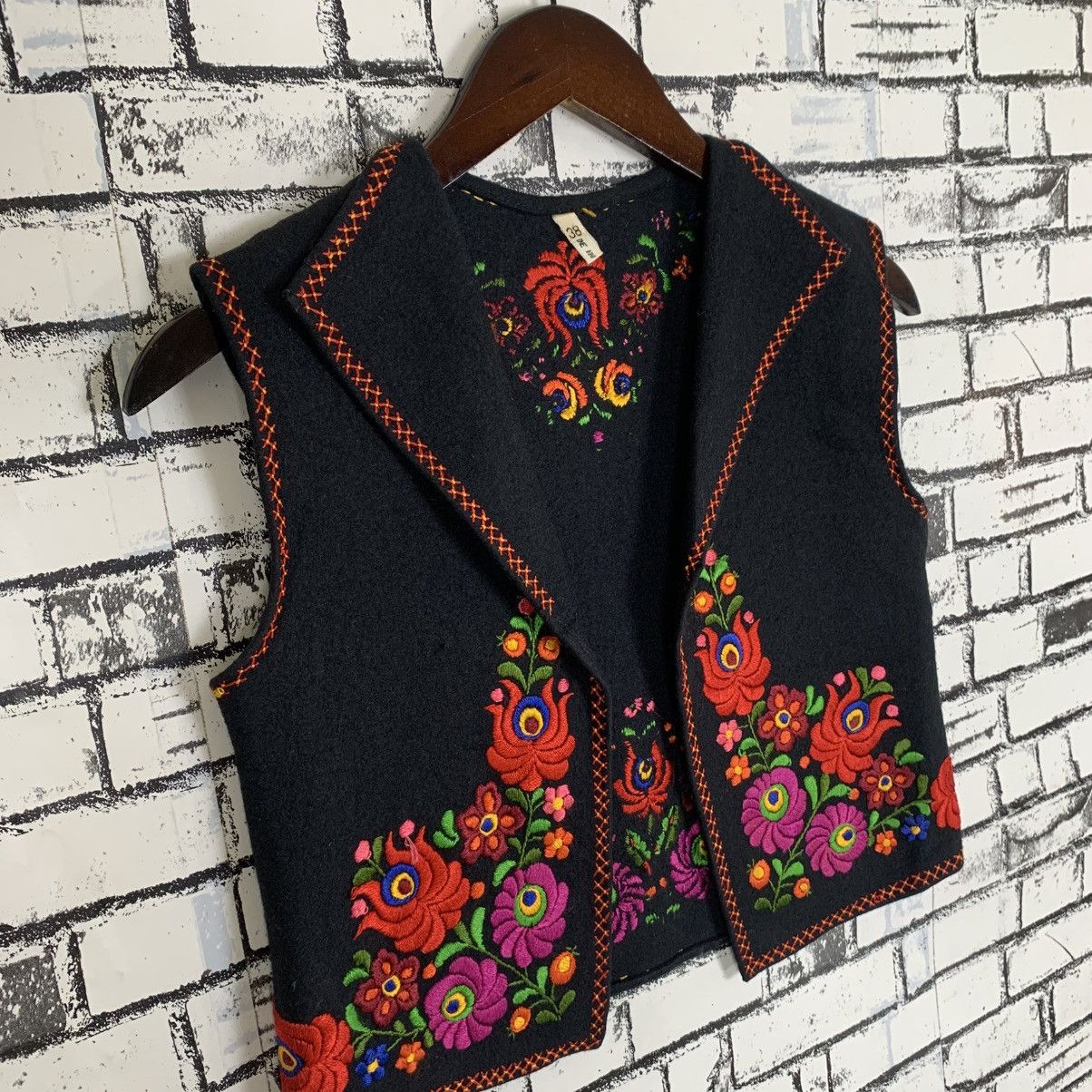 Designer × Vintage Vintage Hungarian Matyo Vest Flower Embroidered Size XS / US 0-2 / IT 36-38 - 4 Thumbnail