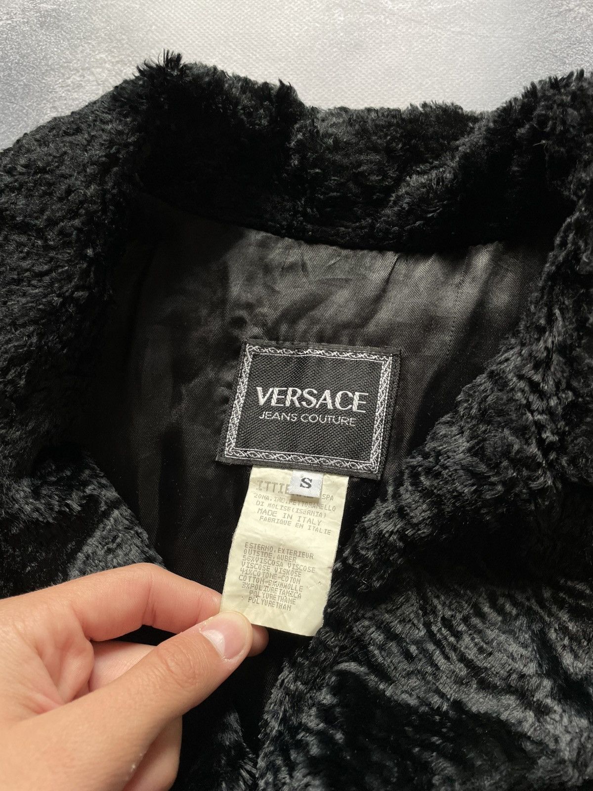 Versace Jeans Couture Vintage Gianni Versace Archival Faux Fur Cropped Jacket Rare Size S / US 4 / IT 40 - 6 Thumbnail