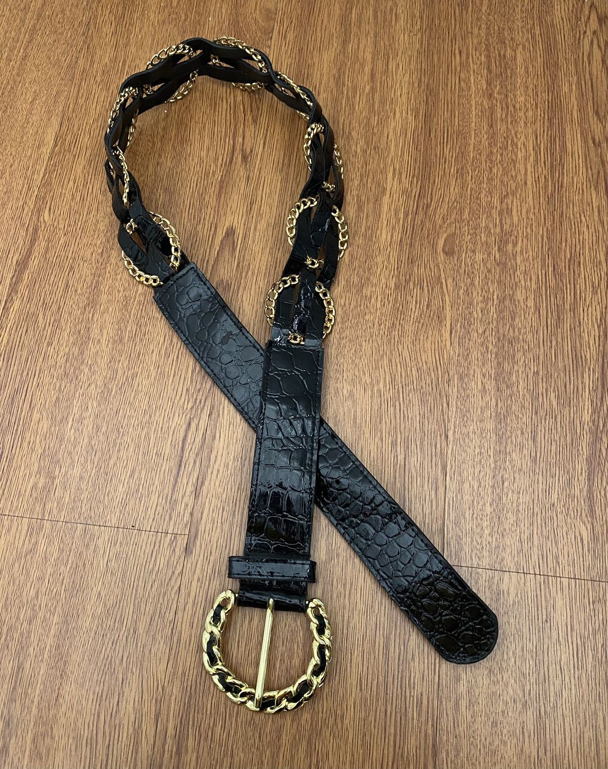 Black plastic chain belt