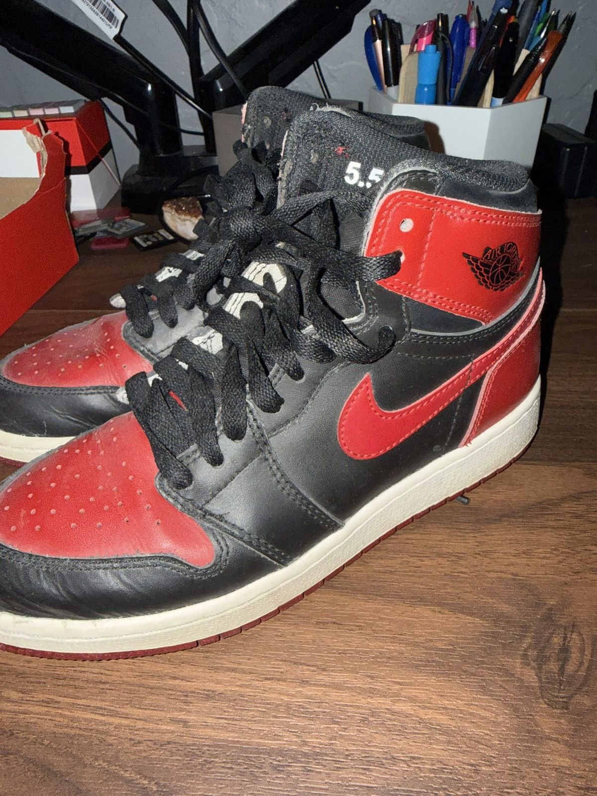Jordan Brand Jordan Bred 1s Size US 5.5 / IT 35.5 - 1 Thumbnail