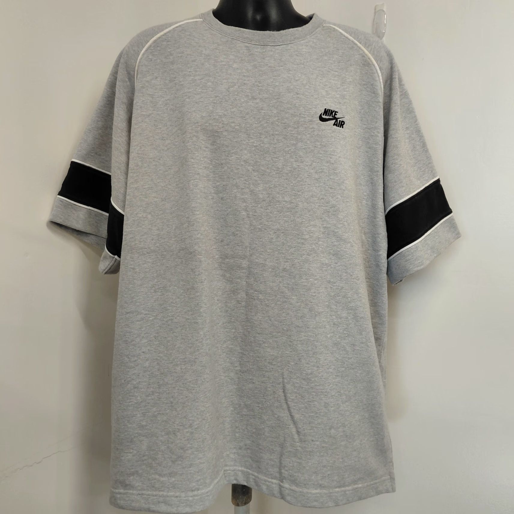 Nike VINTAGE Nike Air Set It Off Revolution Shirt Men’s XXL Tall Gray Embroidered 2012 Y2K Nike Air Size US XXL / EU 58 / 5 - 2 Thumbnail