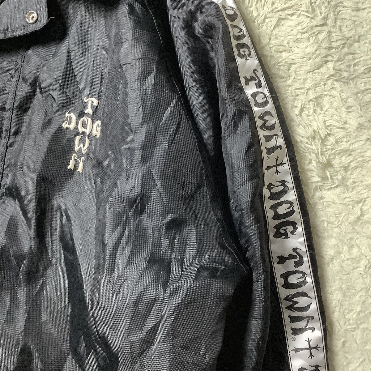 Dogtown Vintage'90s DogTown Big Logo Spell Out Jacket Size US XL / EU 56 / 4 - 4 Thumbnail
