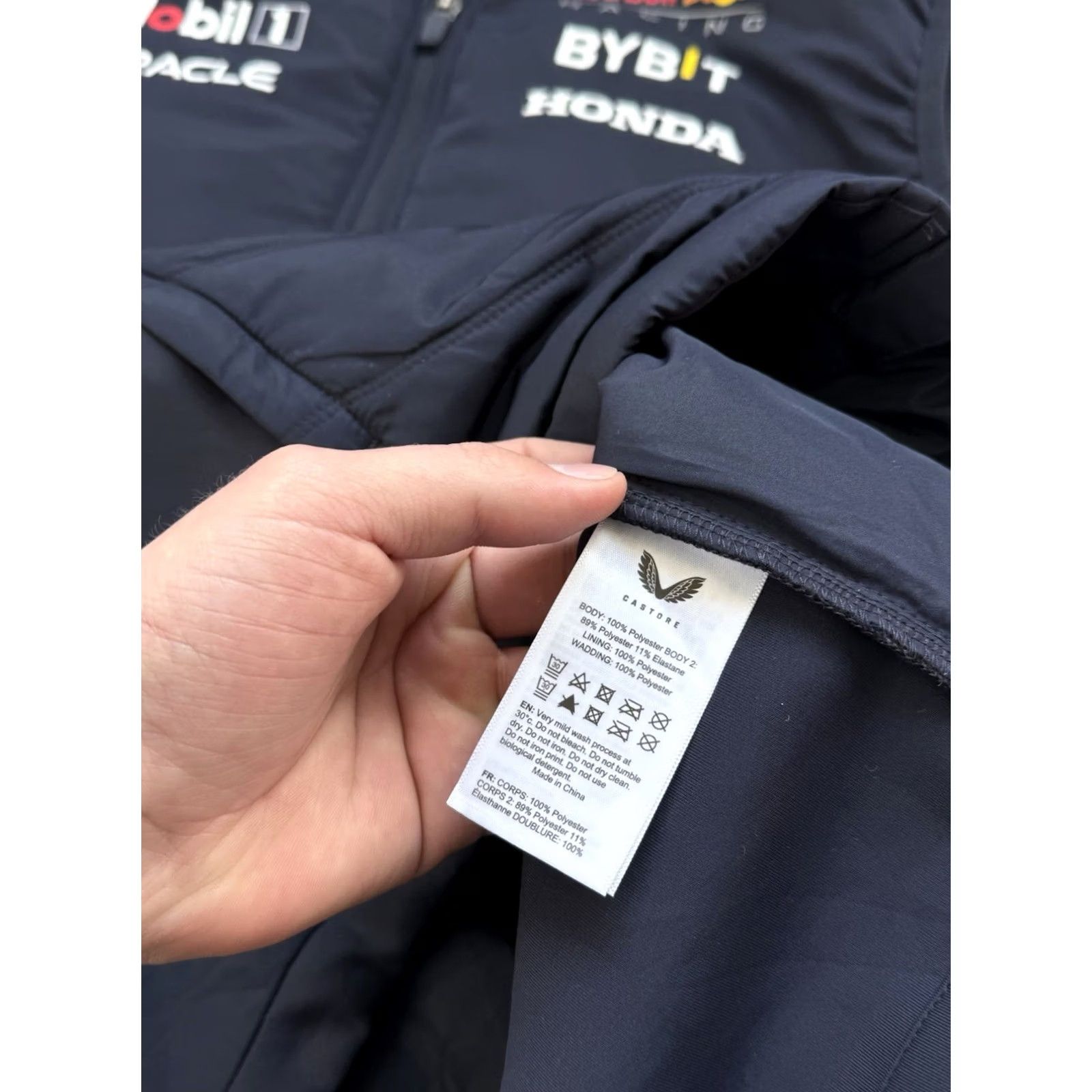 Castore RARE RED BULL RACING FORMULA 1 VEST Castore Sleeveless Navy Blue M Mens Racing Vest Size US M / EU 48-50 / 2 - 7 Thumbnail