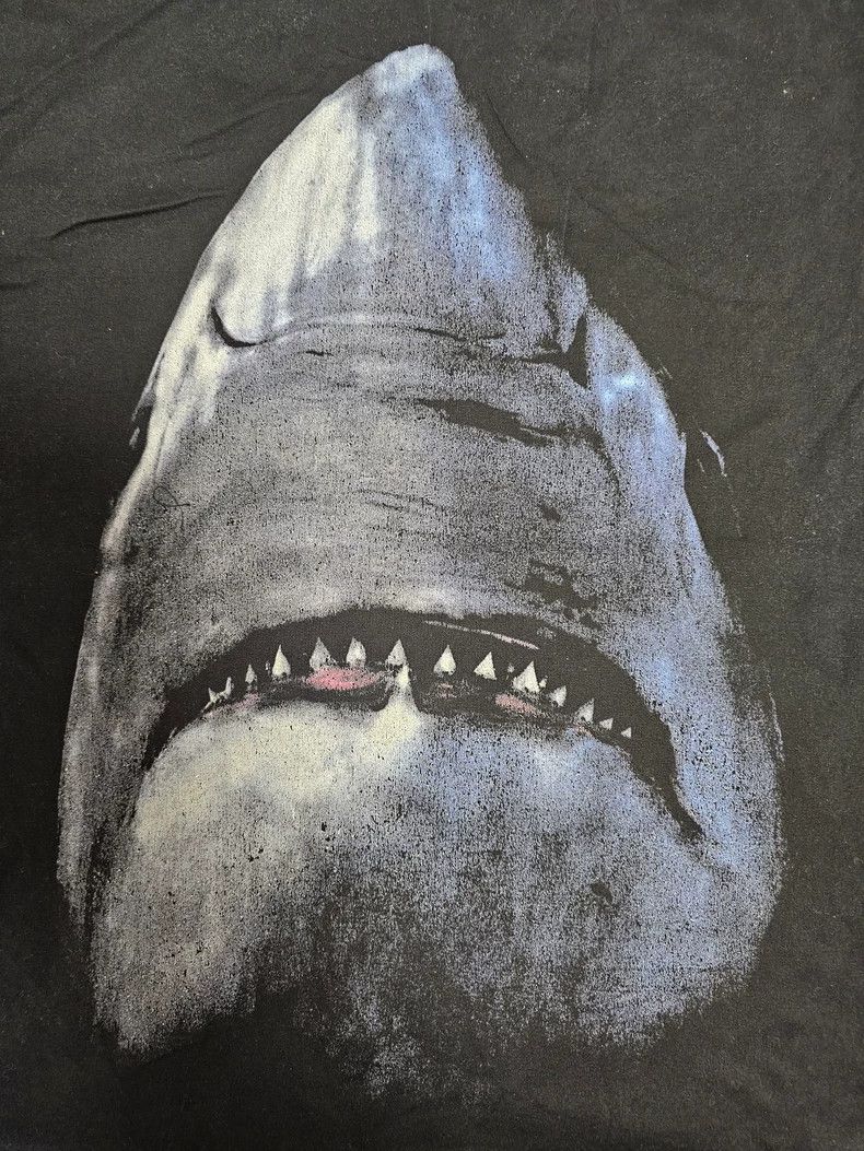 Givenchy Givenchy Printed shark men's and women's short sleeve T-sh Size M / US 6-8 / IT 42-44 - 2 Thumbnail