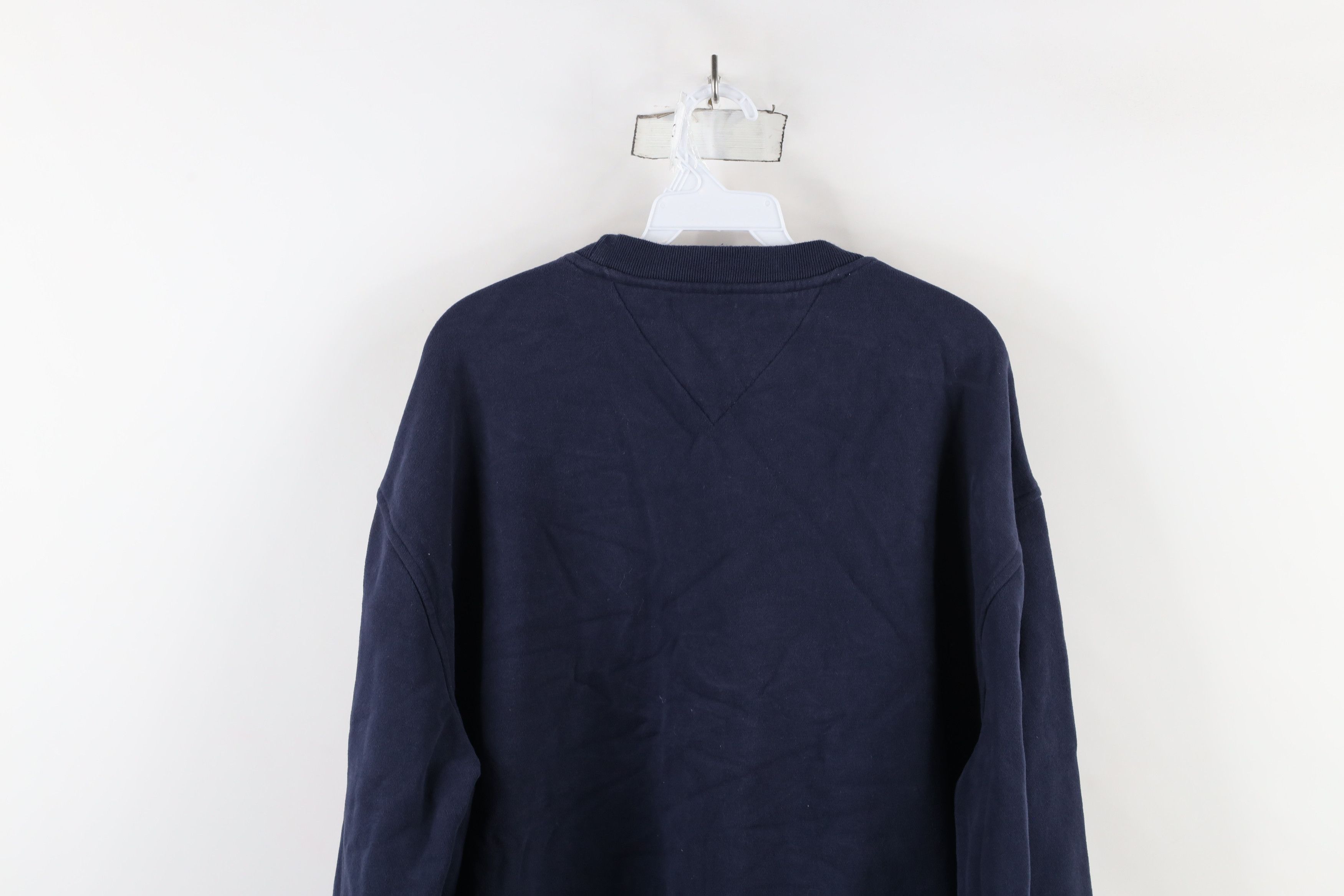 Tommy Hilfiger × Vintage Vintage Tommy Hilfiger Spell Crewneck Sweatshirt Navy Blue Size US L / EU 52-54 / 3 - 10 Thumbnail