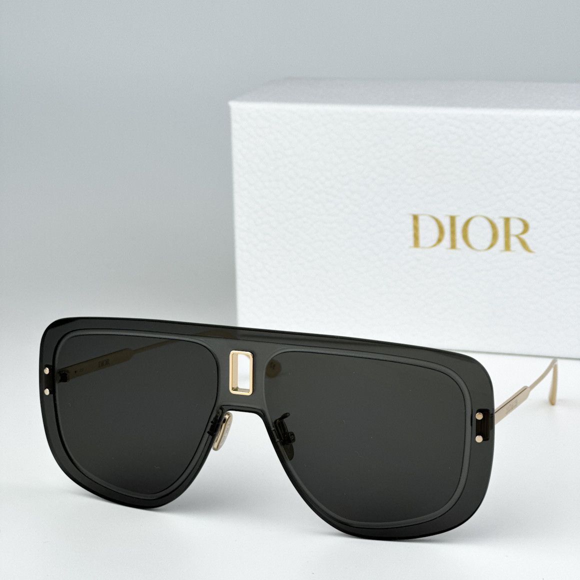 image of New Dior UltraDior Mu B0A0 Gold Grey Unisex Mask Sunglasses in Gold/Grey, Women's