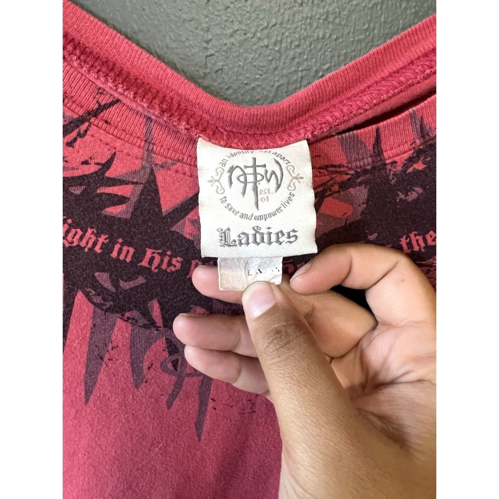 Vintage VINTAGE Not Of This World Y2K Women’s Tee Shirt T-Shirt Black Cotton L Short Sleeve Juniors Large Womens Shirt Size L / US 10 / IT 46 - 3 Thumbnail