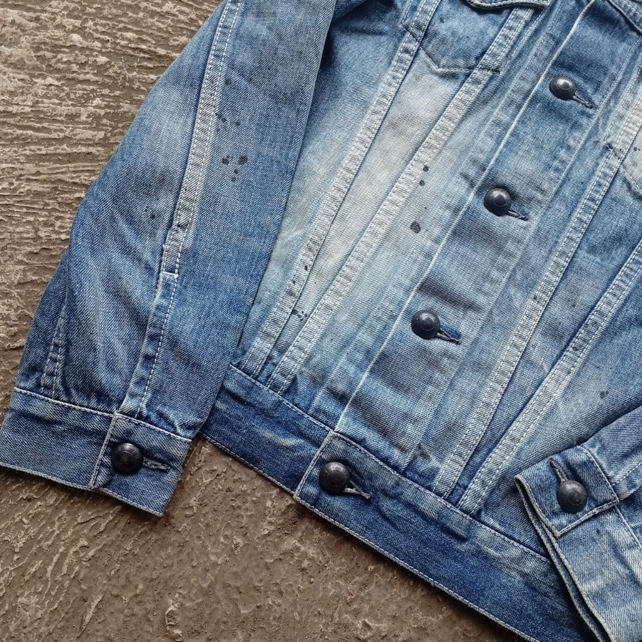 Vanquish Vintage Vanquish Japan Trucker Denim Jacket Painter Splash Size US S / EU 44-46 / 1 - 3 Thumbnail