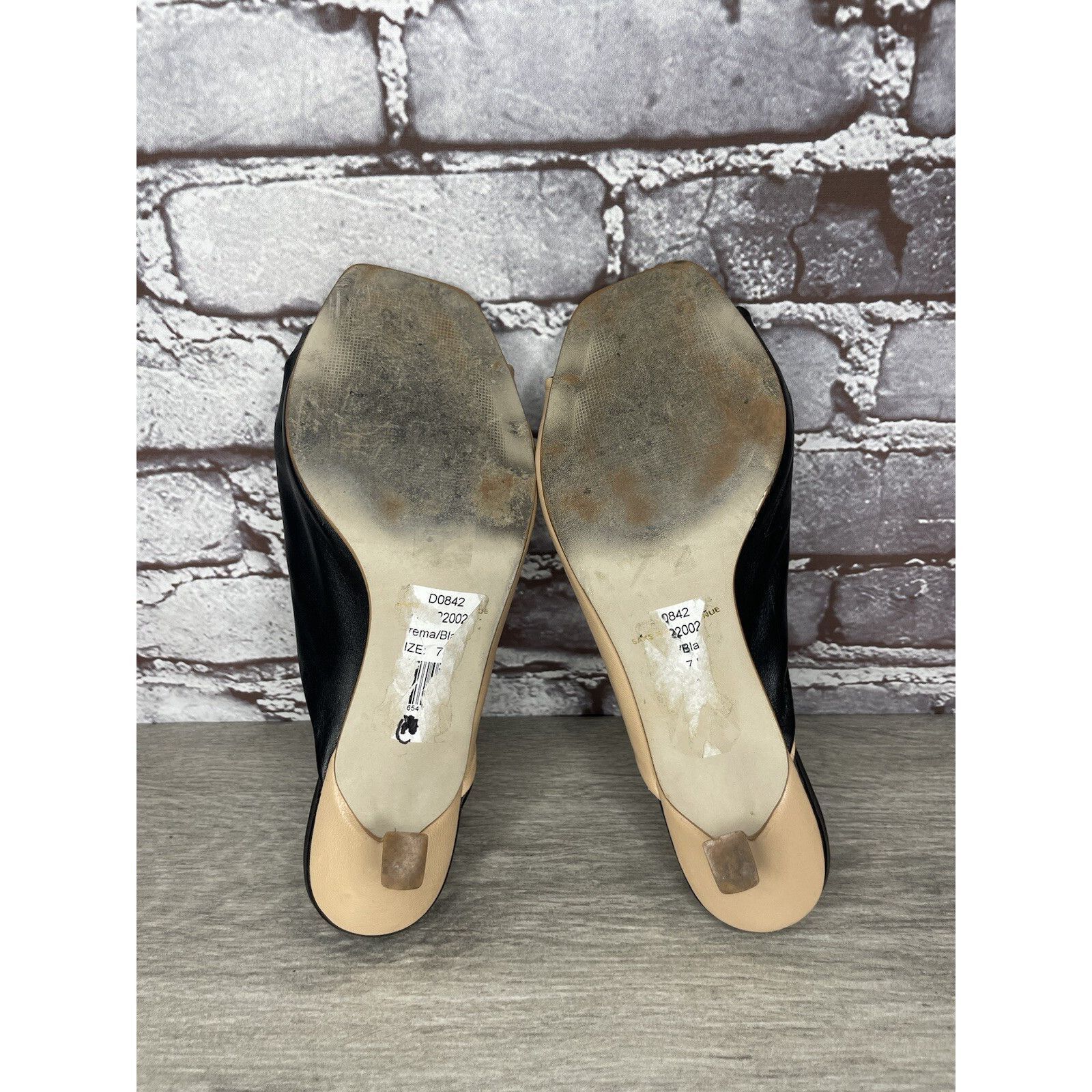 Saks Fifth Avenue Saks Fifth Avenue Tan Black Leather Bow Mule Heels Shoes Wom Size US 7.5 / IT 37.5 - 15 Thumbnail